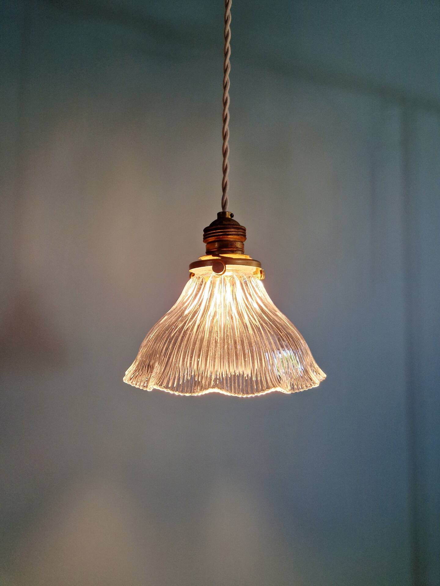 Suspension Art Déco en verre rainuré transparent, Holophane, 1920-30 