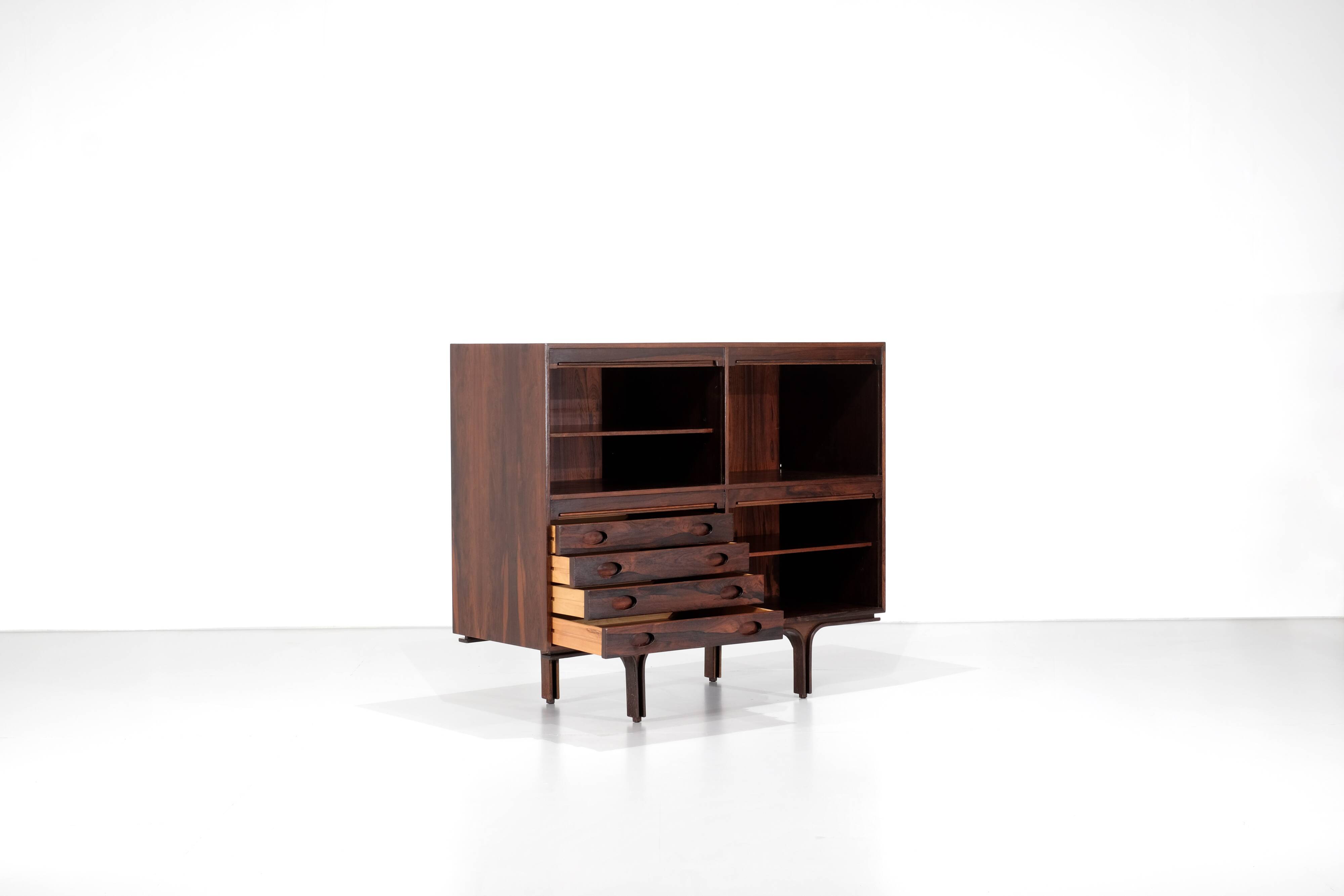 Buffet modèle 504 conçu par Gianfranco Frattini pour Bernini, Italie 1960s.