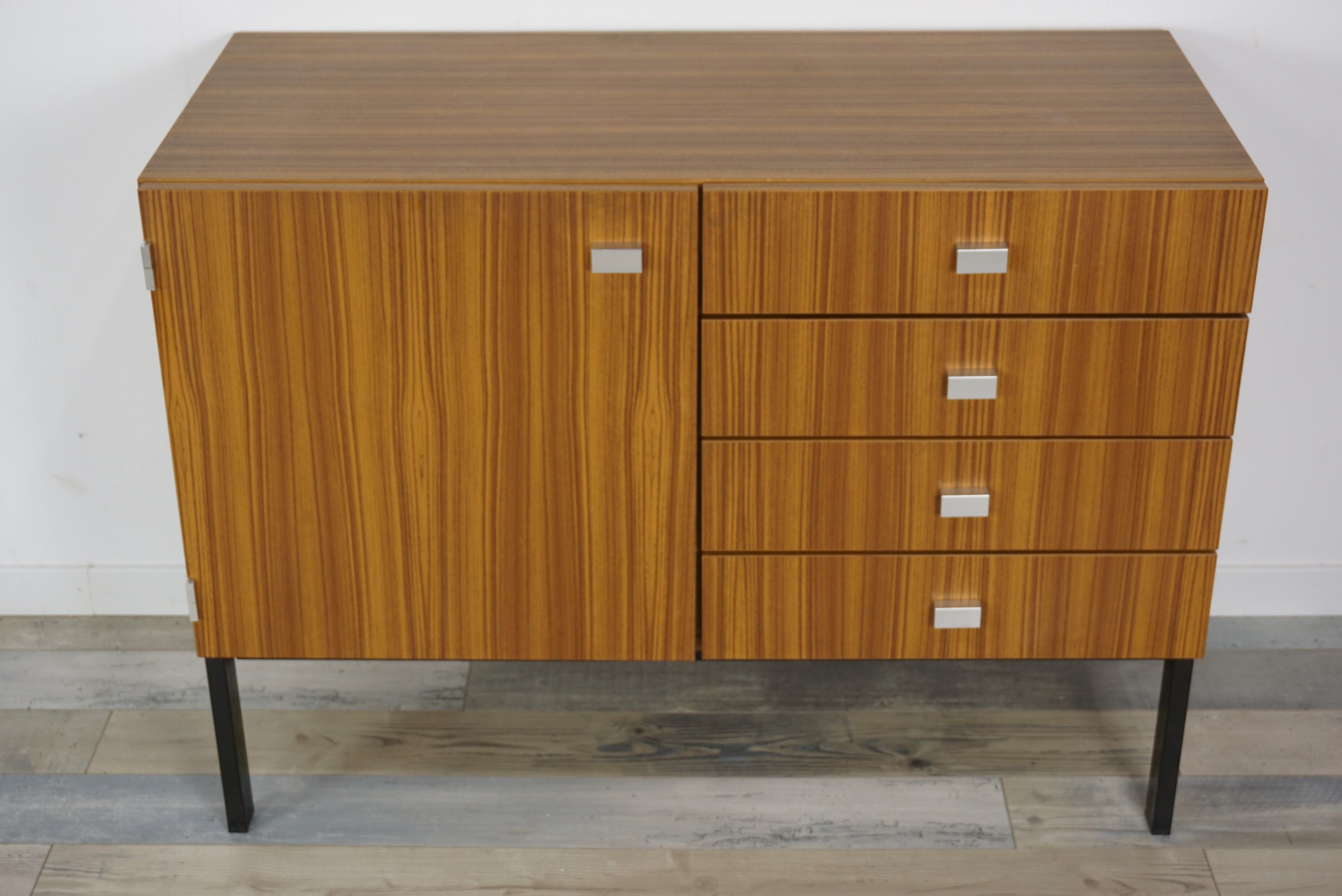 Sideboard Pierre Guariche for Meurop 60
