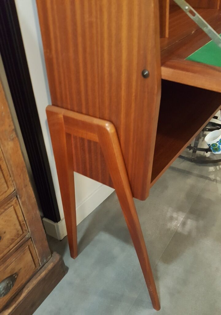 Writing desk feet compass