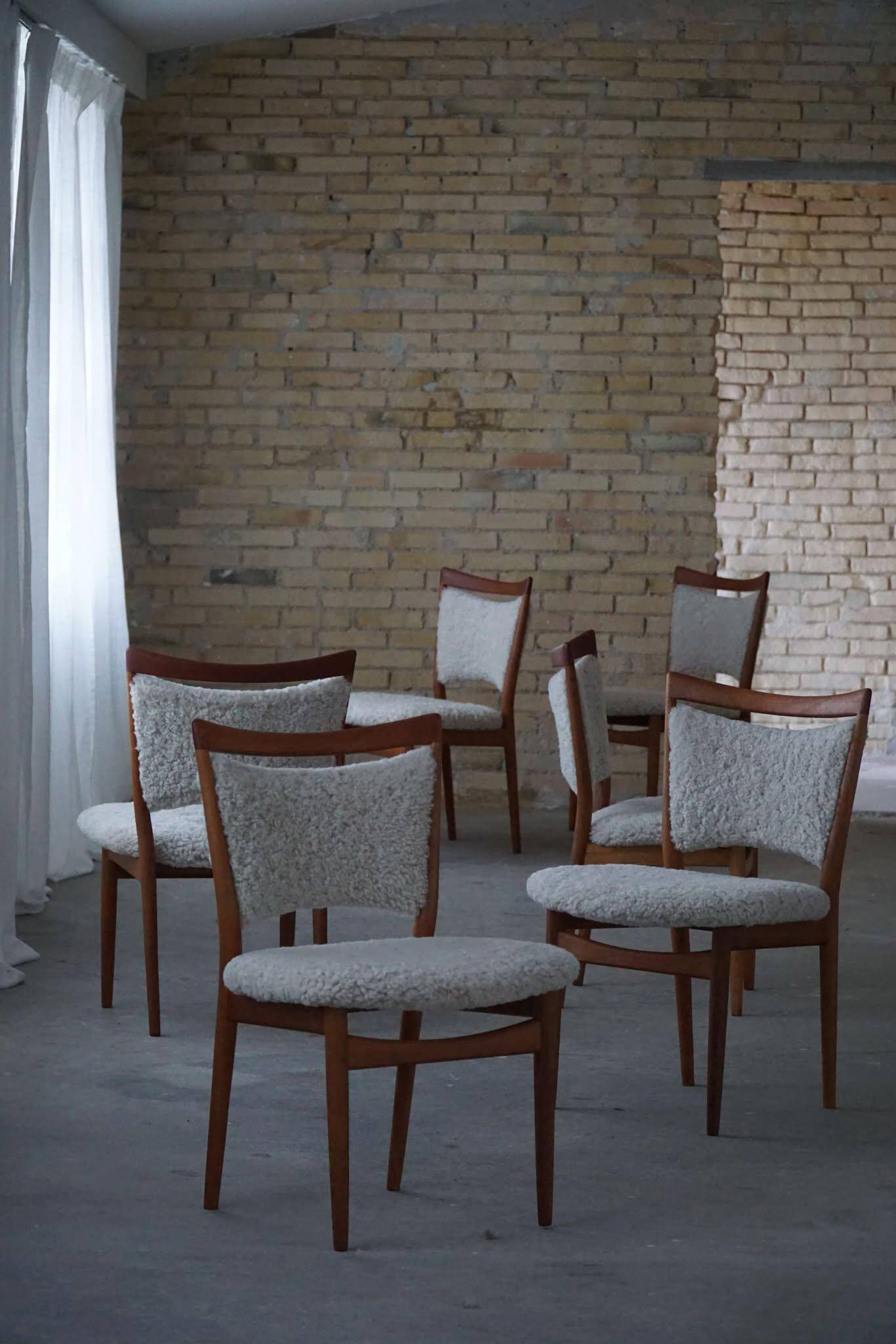 Ensemble de 6 chaises danoises modernes en chêne et laine d'agneau, modèle SW86 par Finn Juhl, 1953