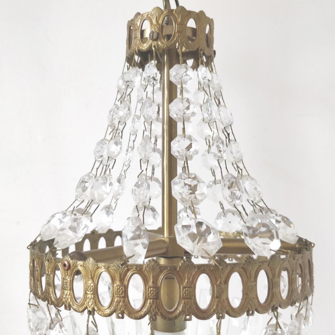 Hot air balloon chandelier with tassels