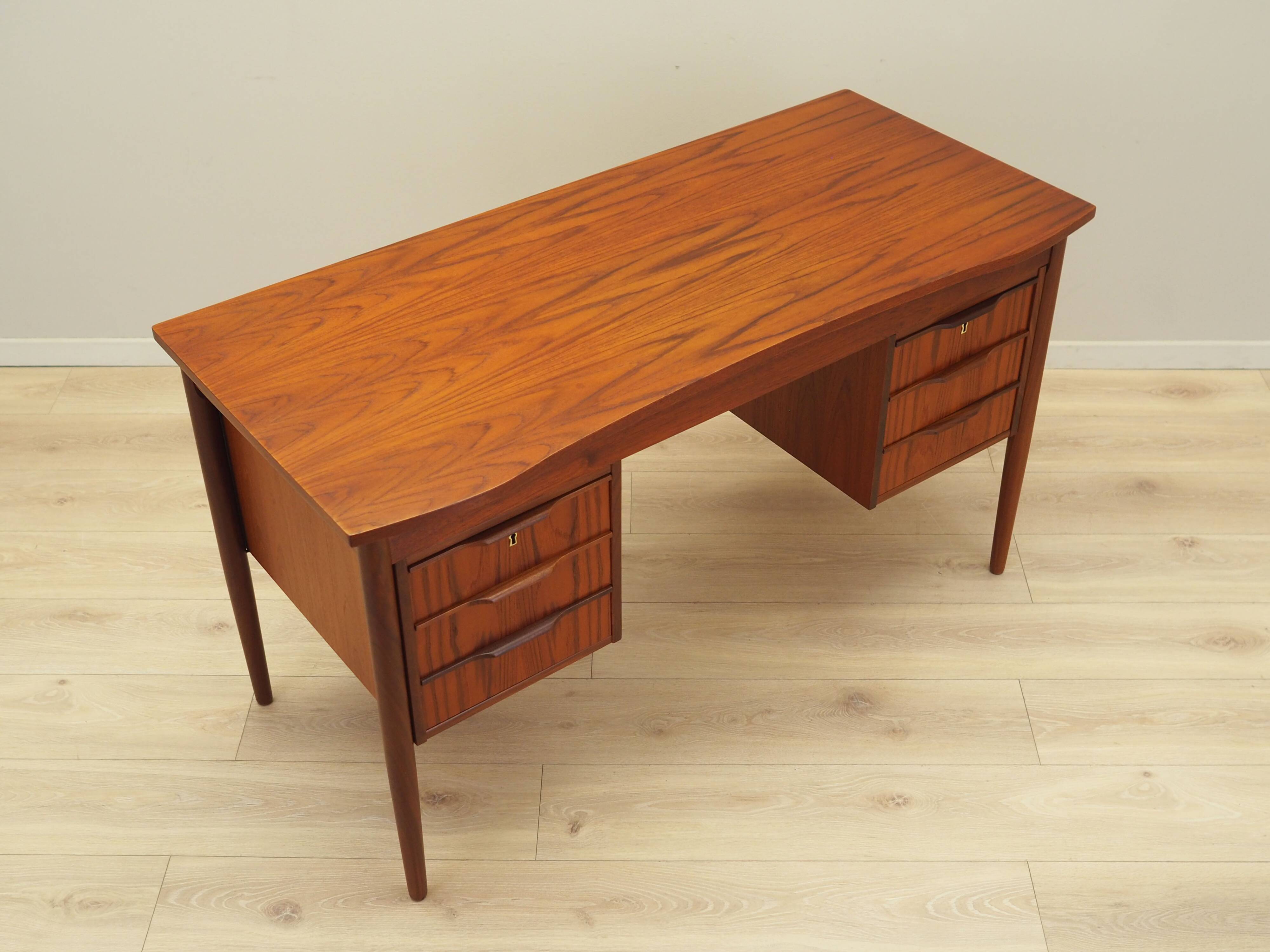 Bureau en teck, design danois, années 60, production : Danemark