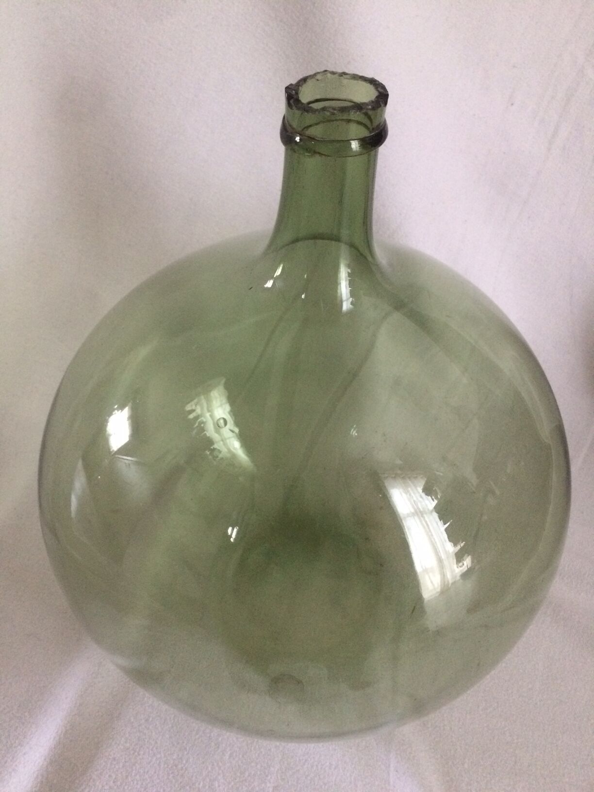 Dame-jeanne très ancienne verte d'environ 15L