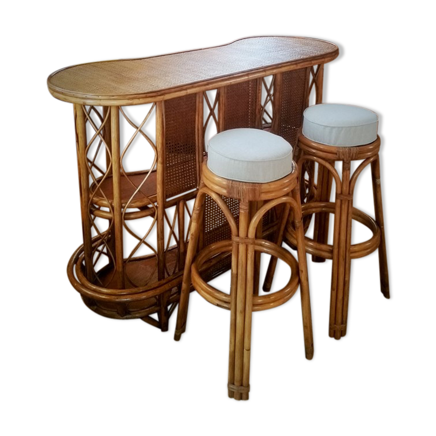 Rattan bar