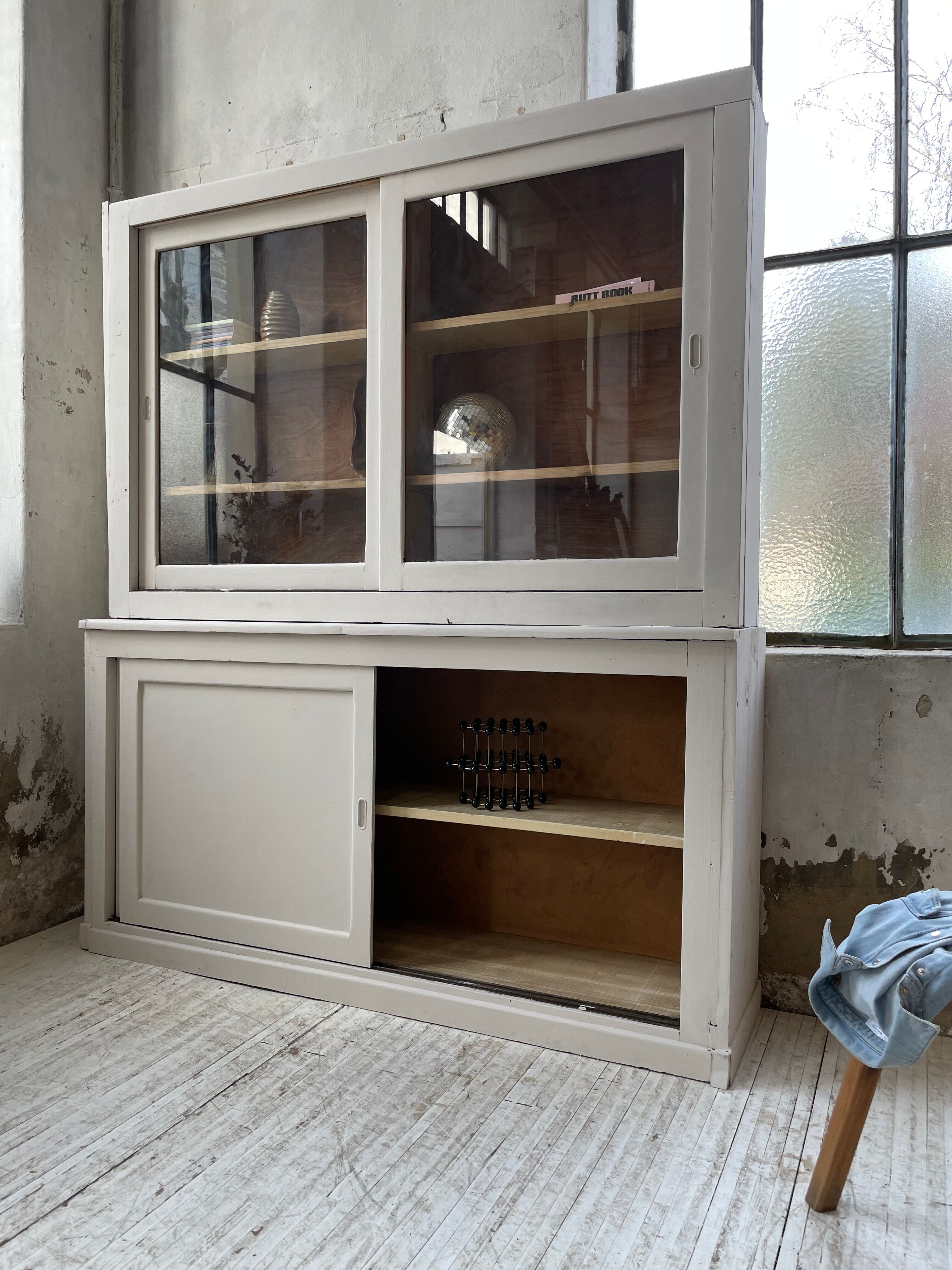 Library showcase ivory white sliding doors