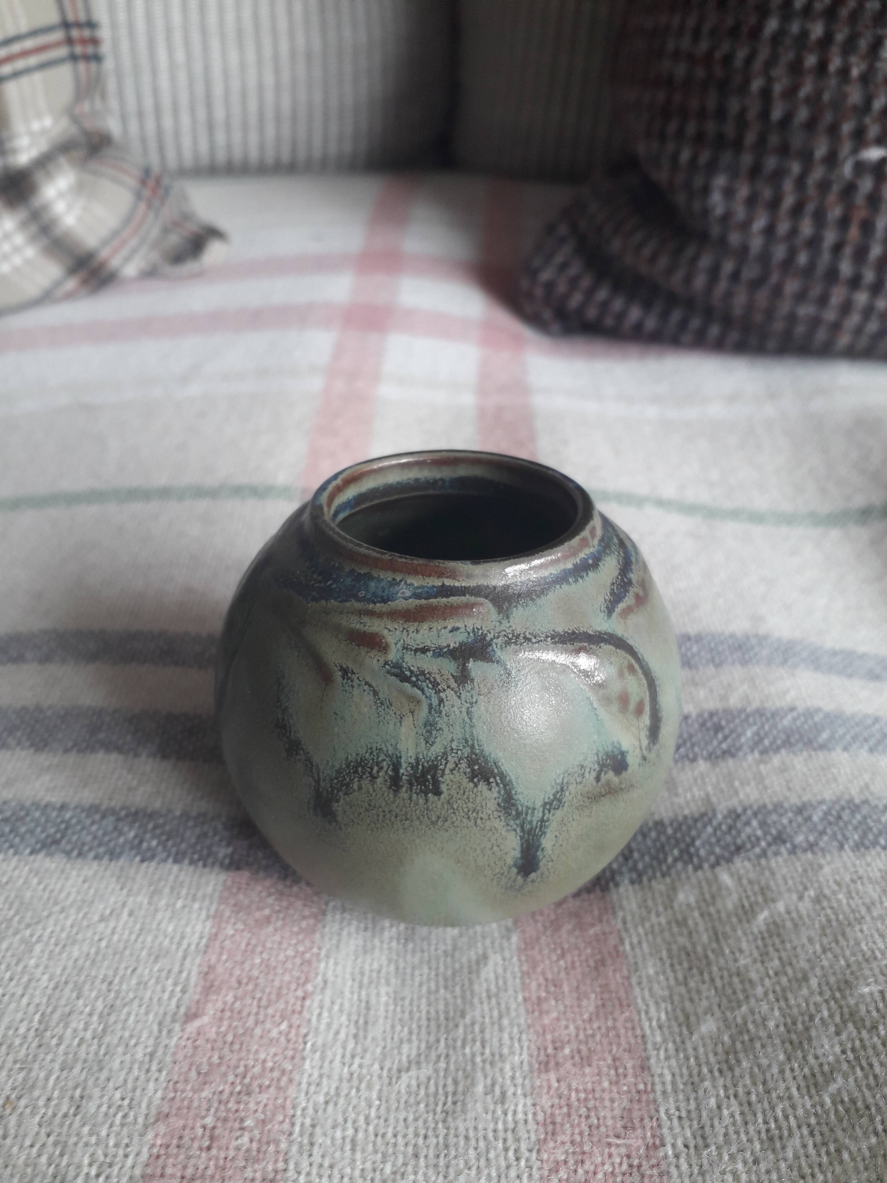 A very original ceramic vase from Denbac