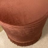 Velvet pouf with pink fringe