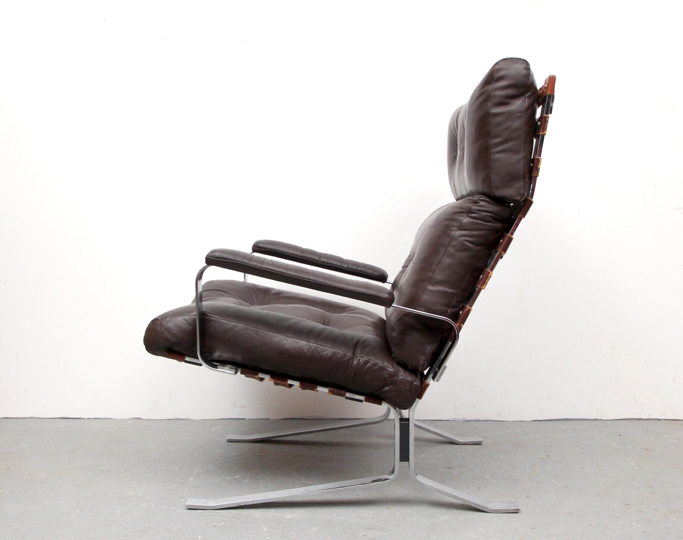 Fauteuil en cuir marron 1970
