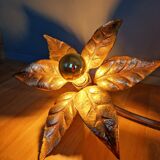 Large floral wall light in brass and gilded metal, Willy Daro, 1970.