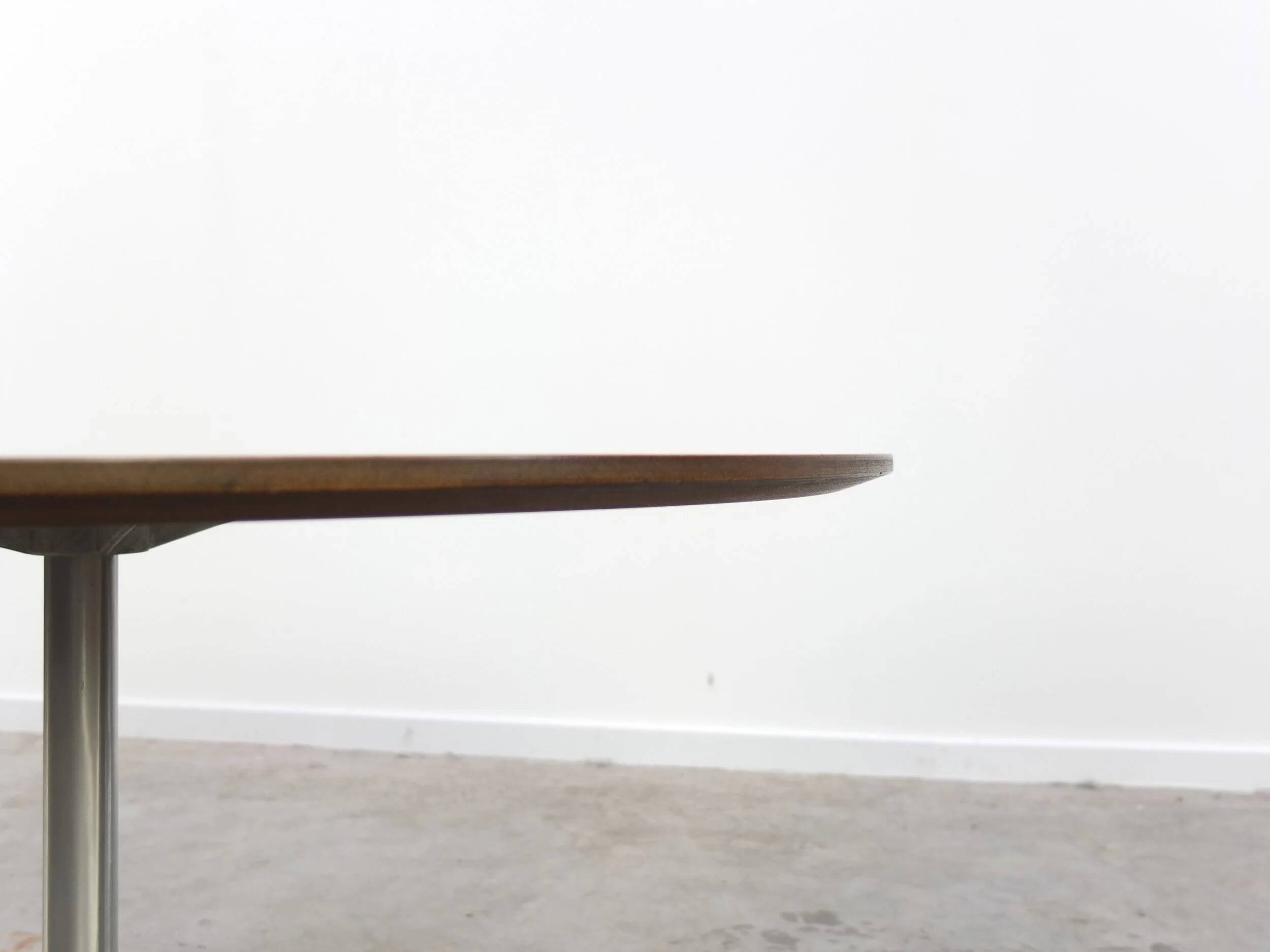 Circular coffee table in oak by Arne Jacobsen for Fritz Hansen, 1960s