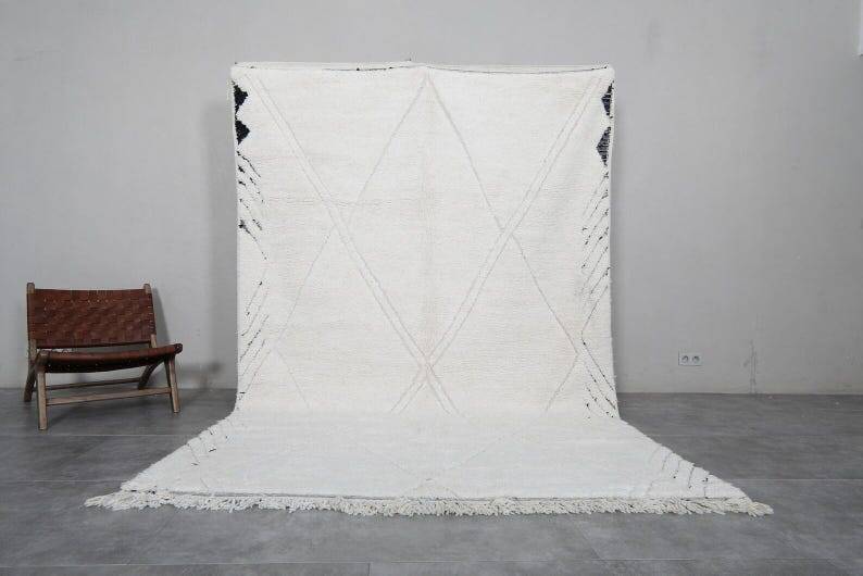 Handmade Moroccan Beni Ourain rug in cream white, 150/250cm