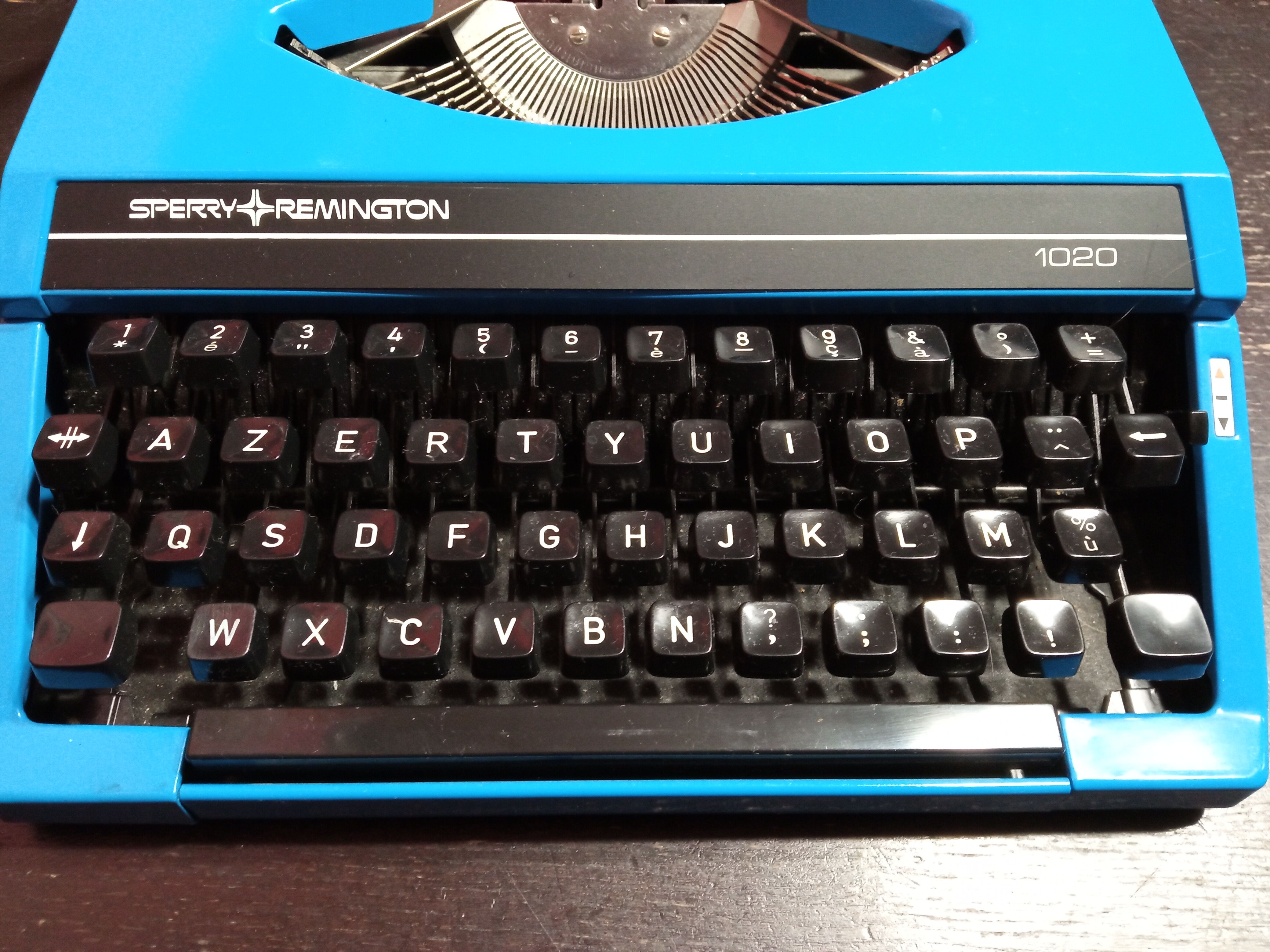 Sperry Rand Remington 1020 blue typewriter