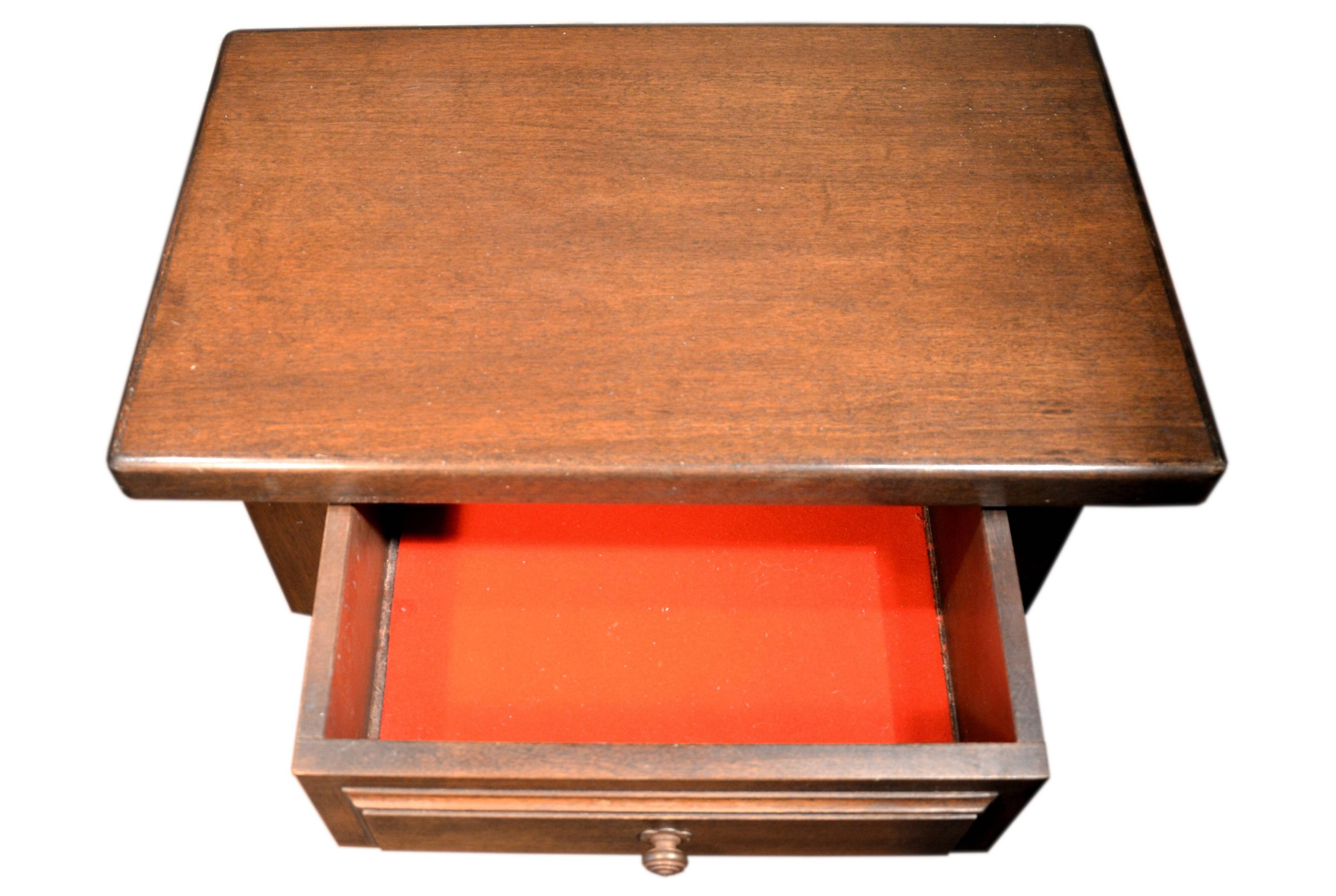 Solid oak bedside table, 59x37x57cm