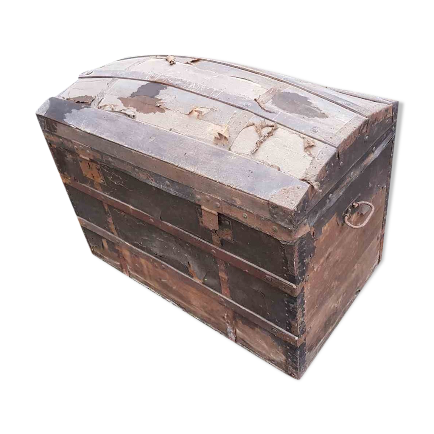 Ancient Bulée wooden trunk