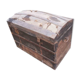 Ancienne malle en bois bombée