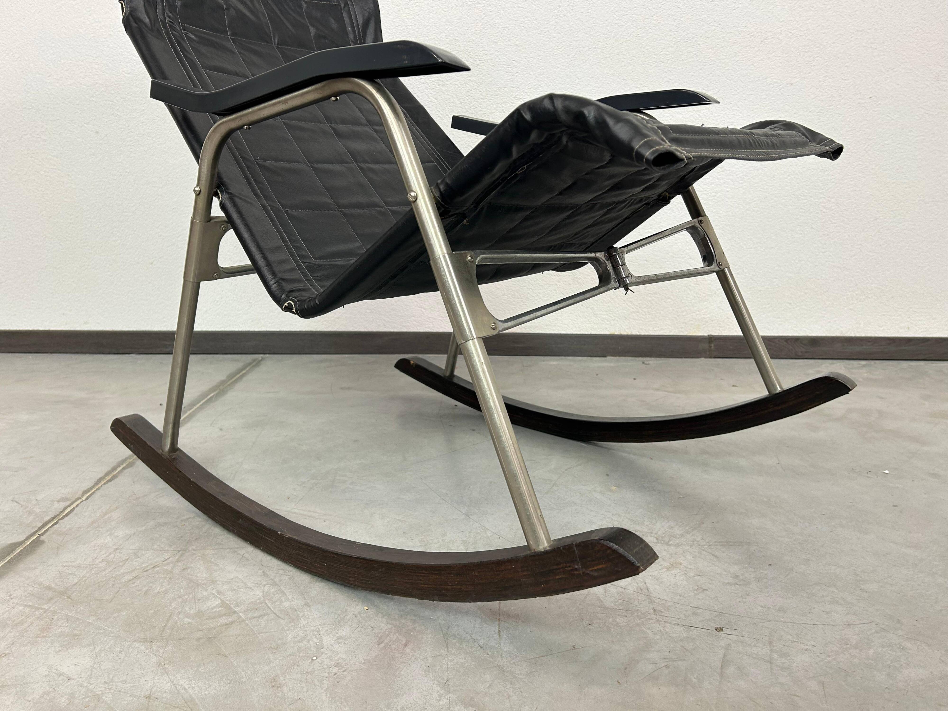 Japanese folding rocking chair by Nii Takeshi