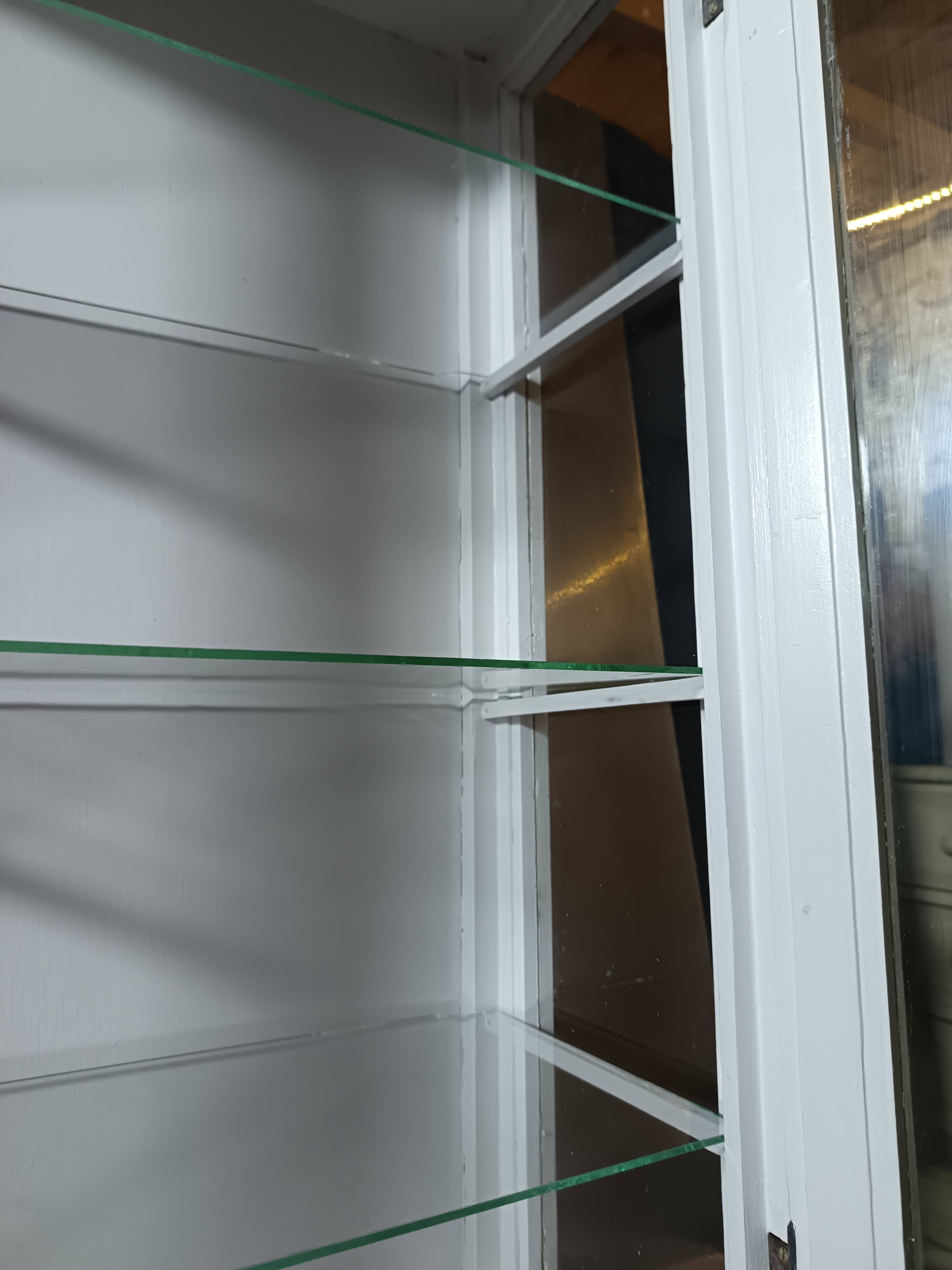 Display cabinet / Silver cabinet with 1 door from the 1950s.