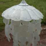 Duo of hanging lamps in mother-of-pearl tassels