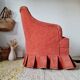 Fauteuil crapaud en velours rouge - jupe