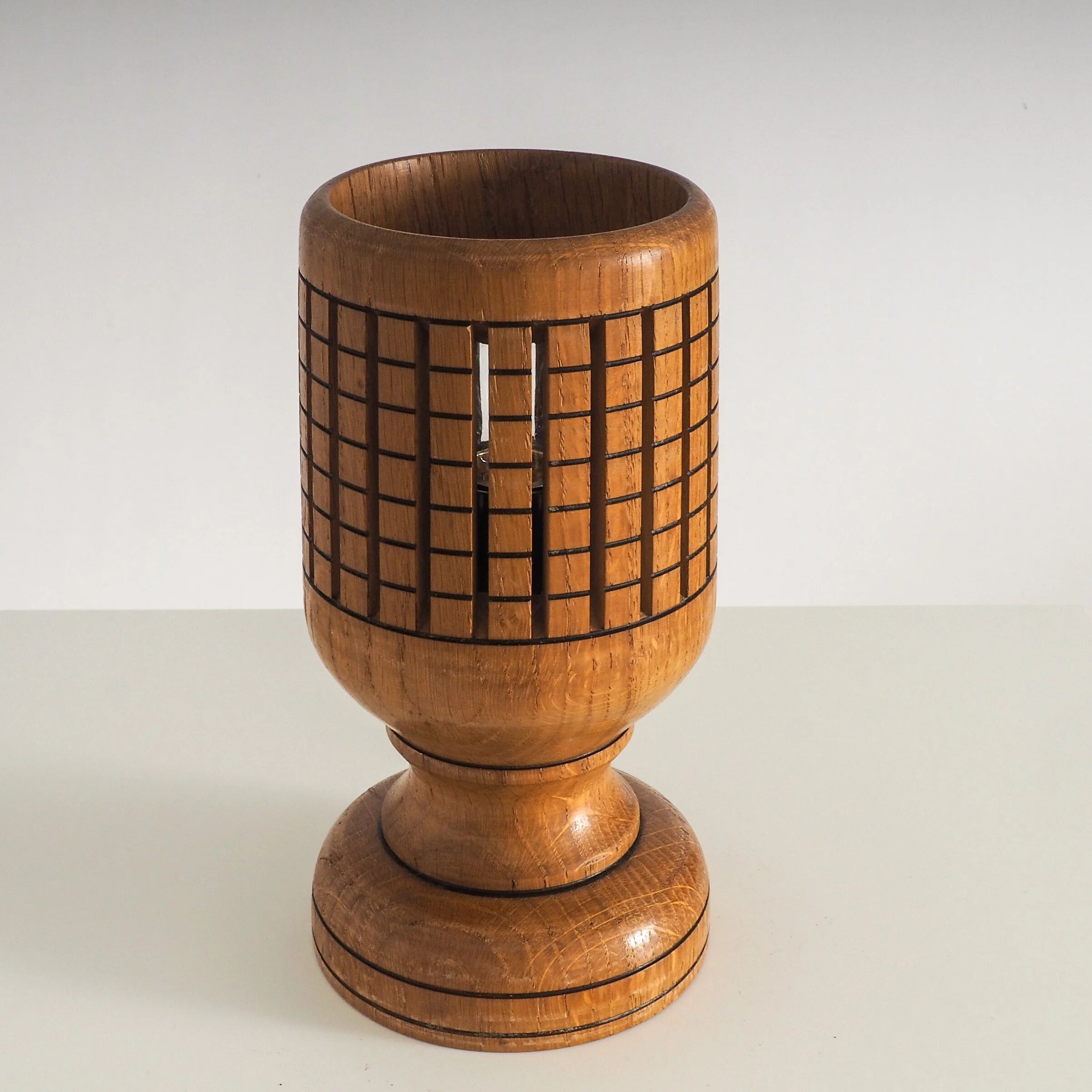 Vintage wooden lattice accent lamp