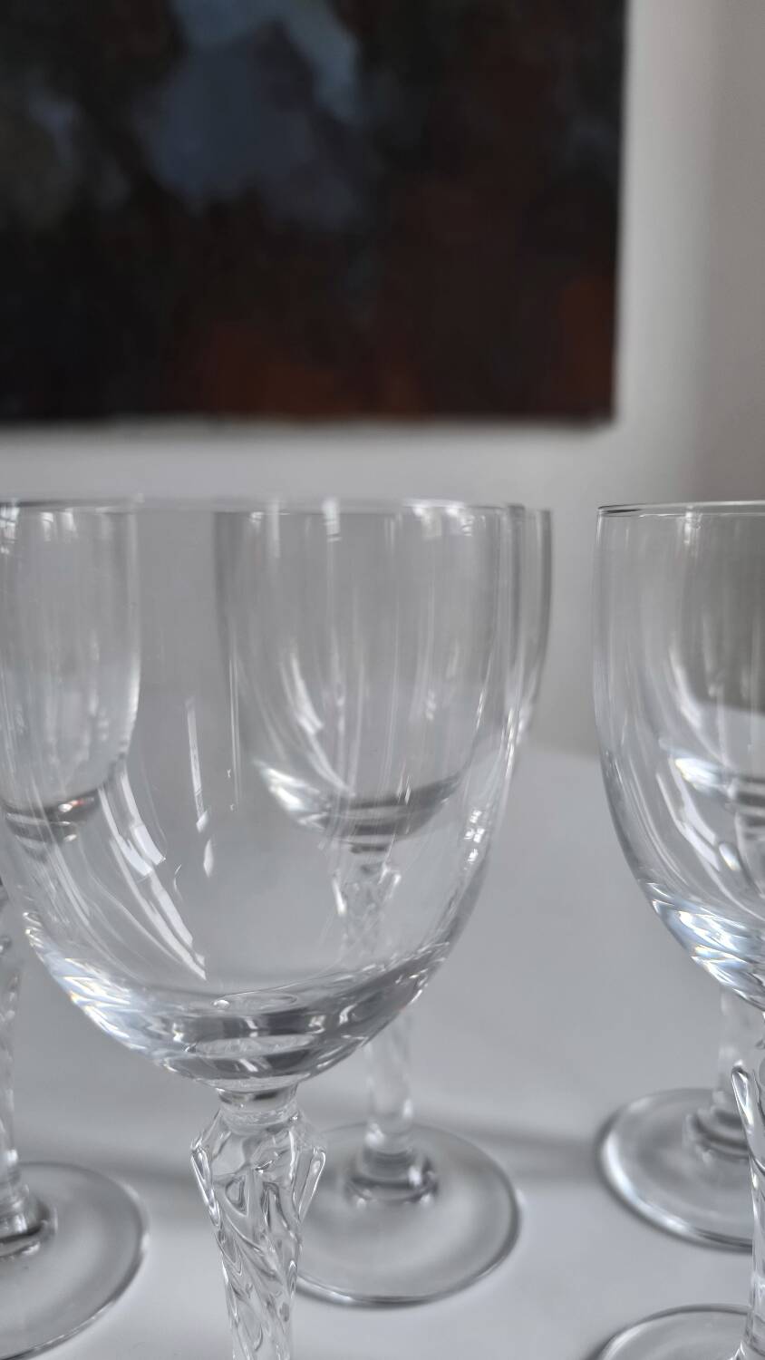 Set of 8 chiseled glass wine glasses