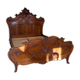 Superb Louis XV Provençal bed in richly carved and engraved walnut.