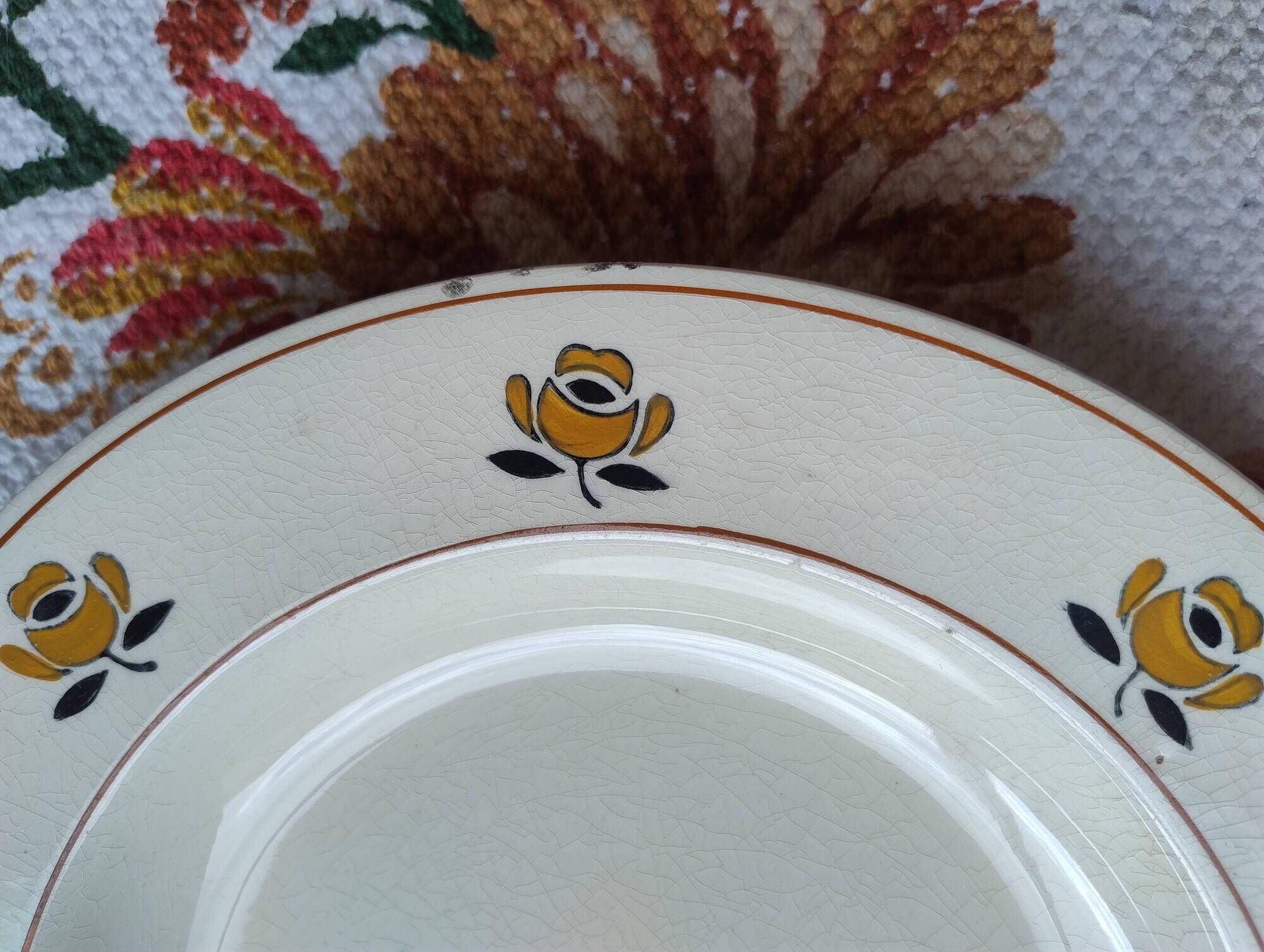 Antique hollow plate in faience from the Nouvelle Galerie, Savoie.