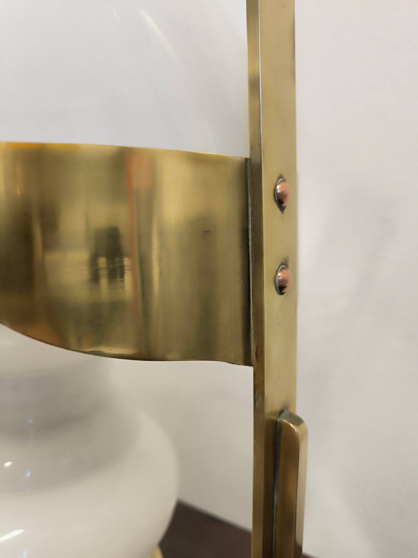 Lampe de table Vecchia Marina en verre opalin et laiton, 1950