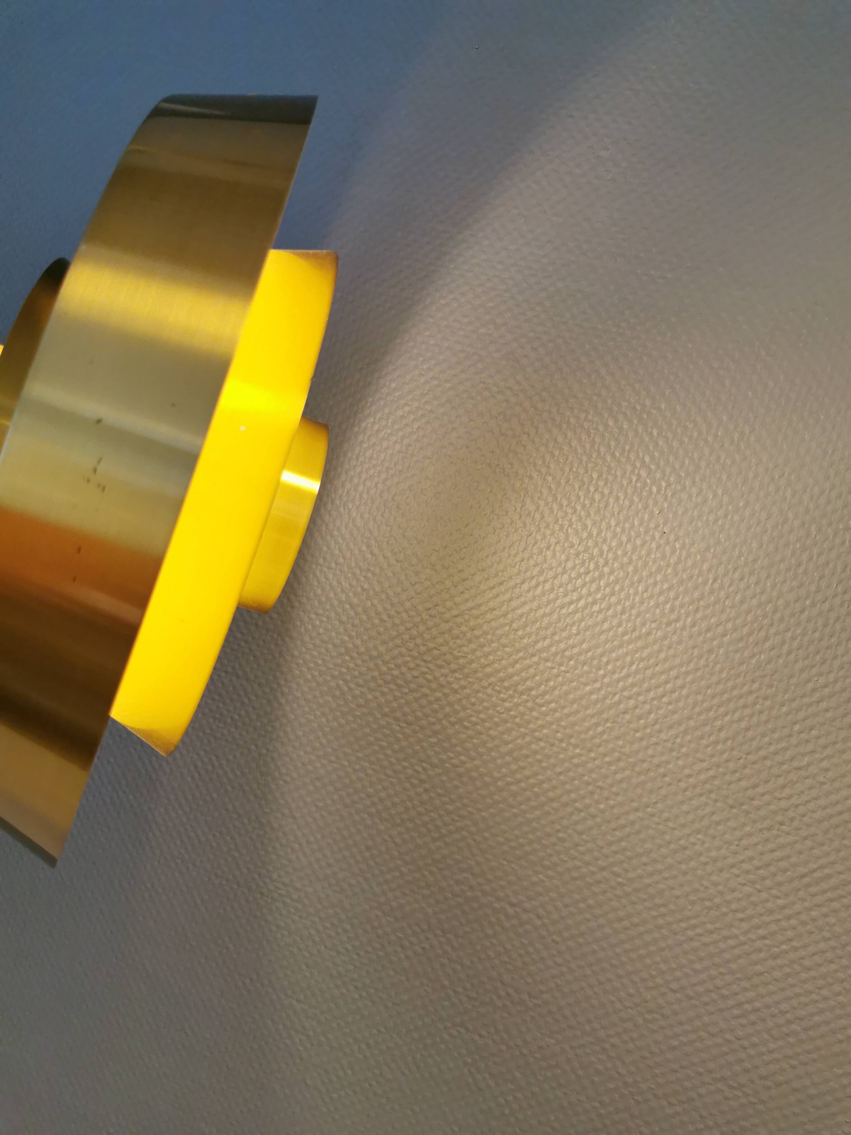 Une lampe suspendue danoise en laiton massif du milieu du siècle par Jo Hammerborg pour Fog & Mørup.