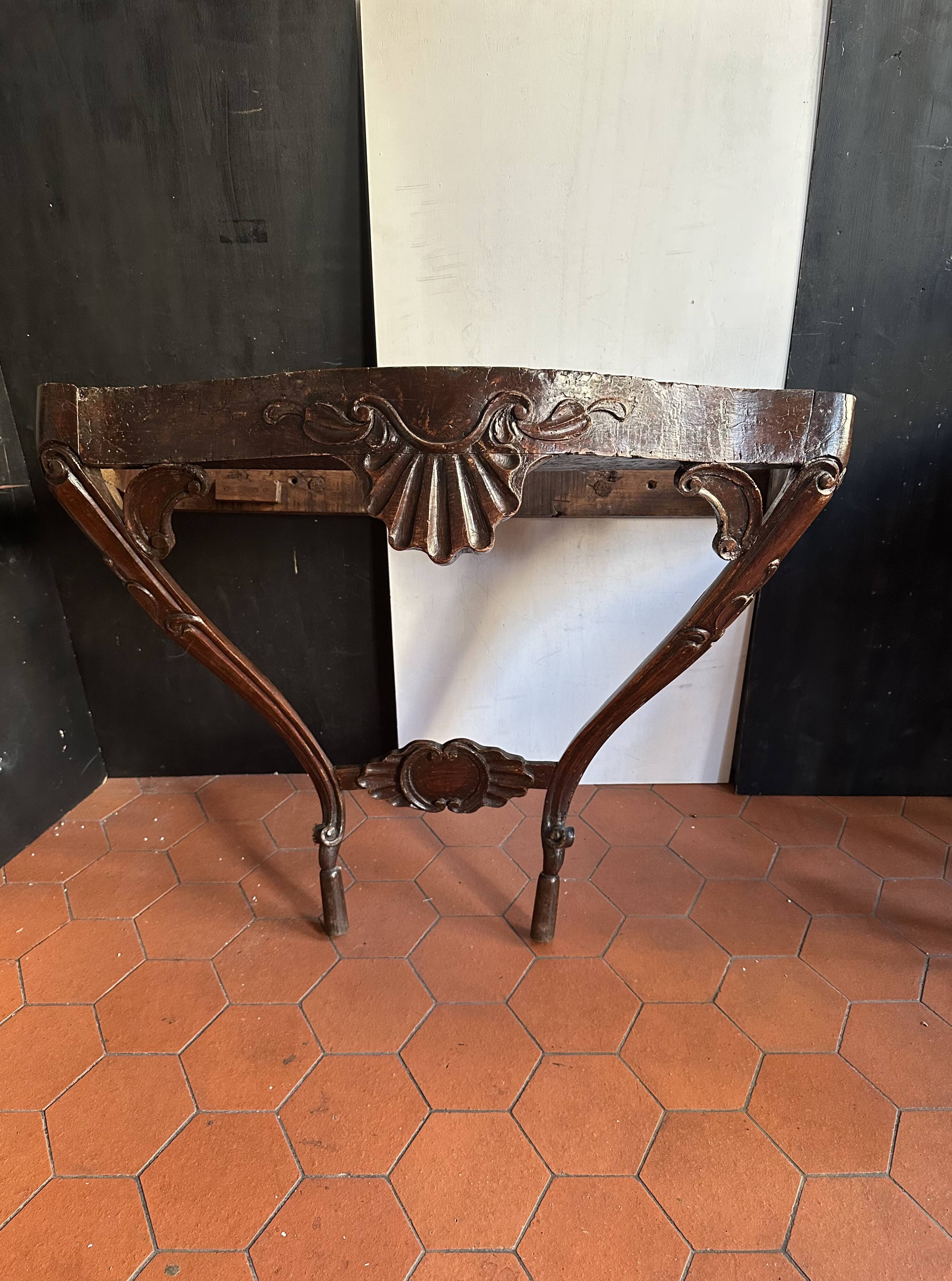 Antique wall console in carved walnut, Louis XV style, 19th century.