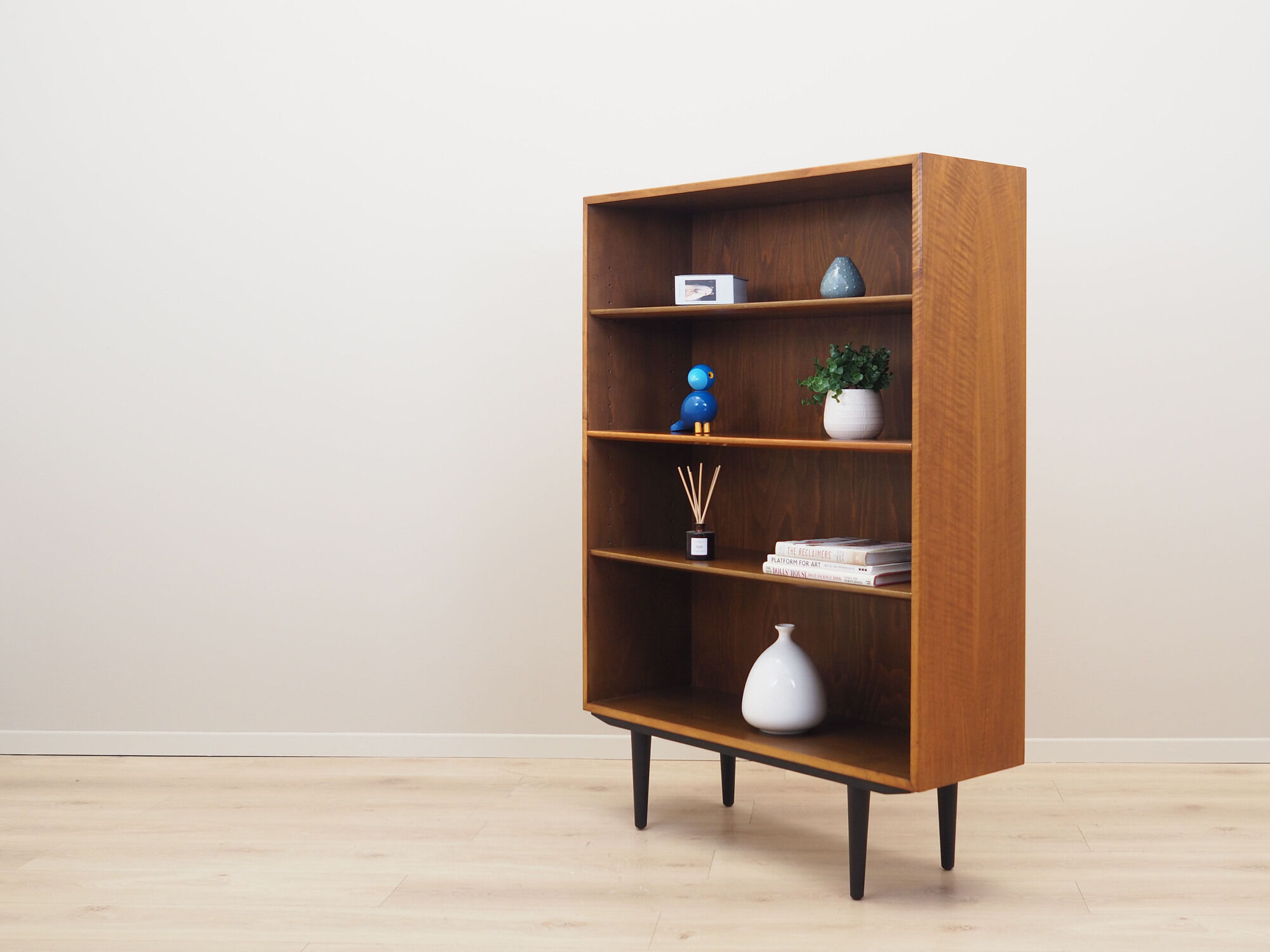 Walnut bookcase, Danish design, 1960s, designer: Børge Mogensen