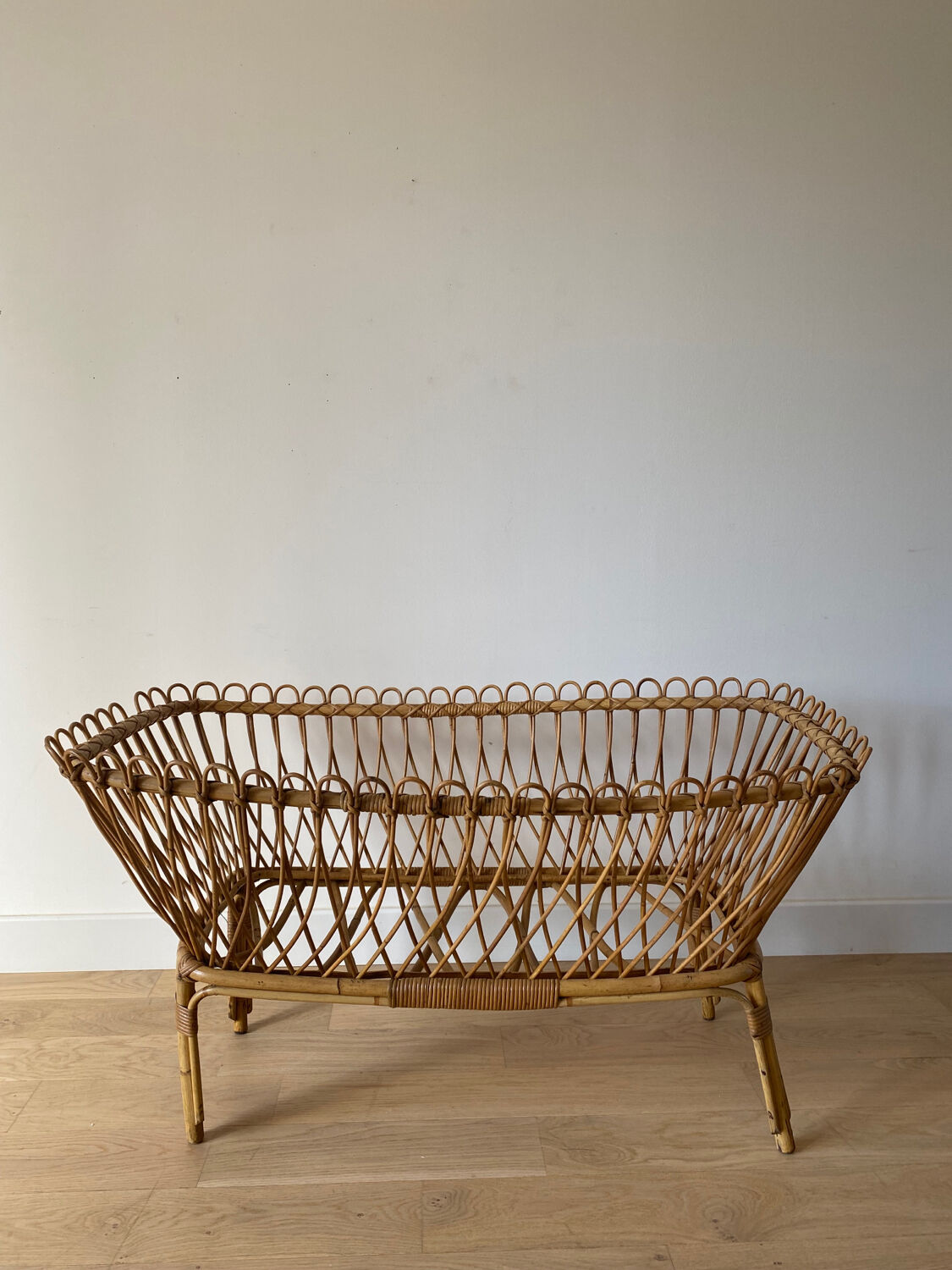 Wicker crib