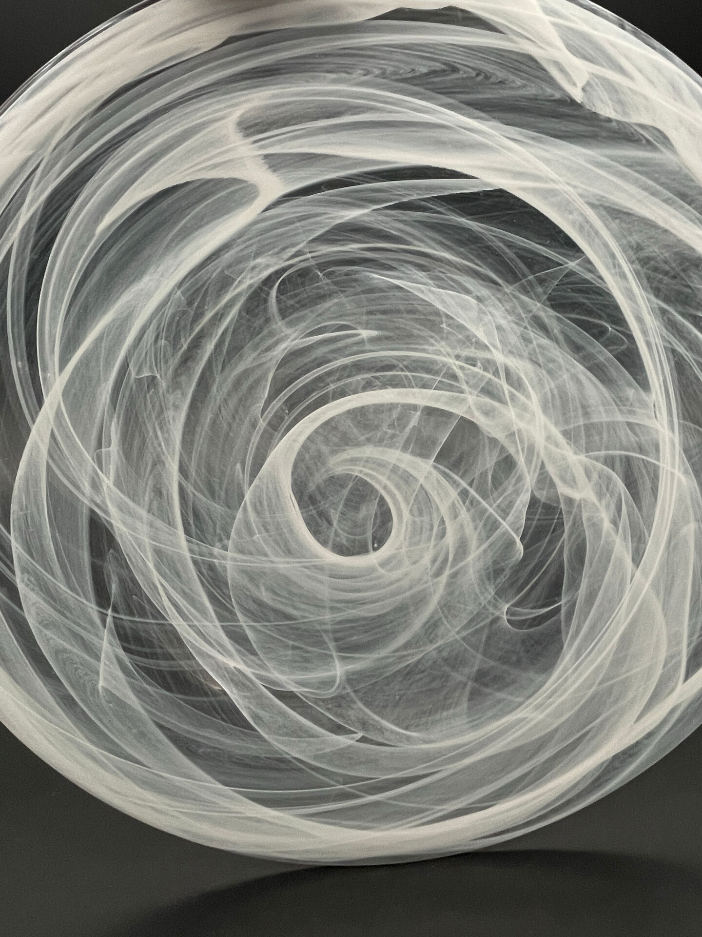 Large glass plate "Smoke Swirls" – white decor, Ø 35 cm
