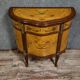 Commode demi-lune de style Louis XV en marqueterie et décors de bronze