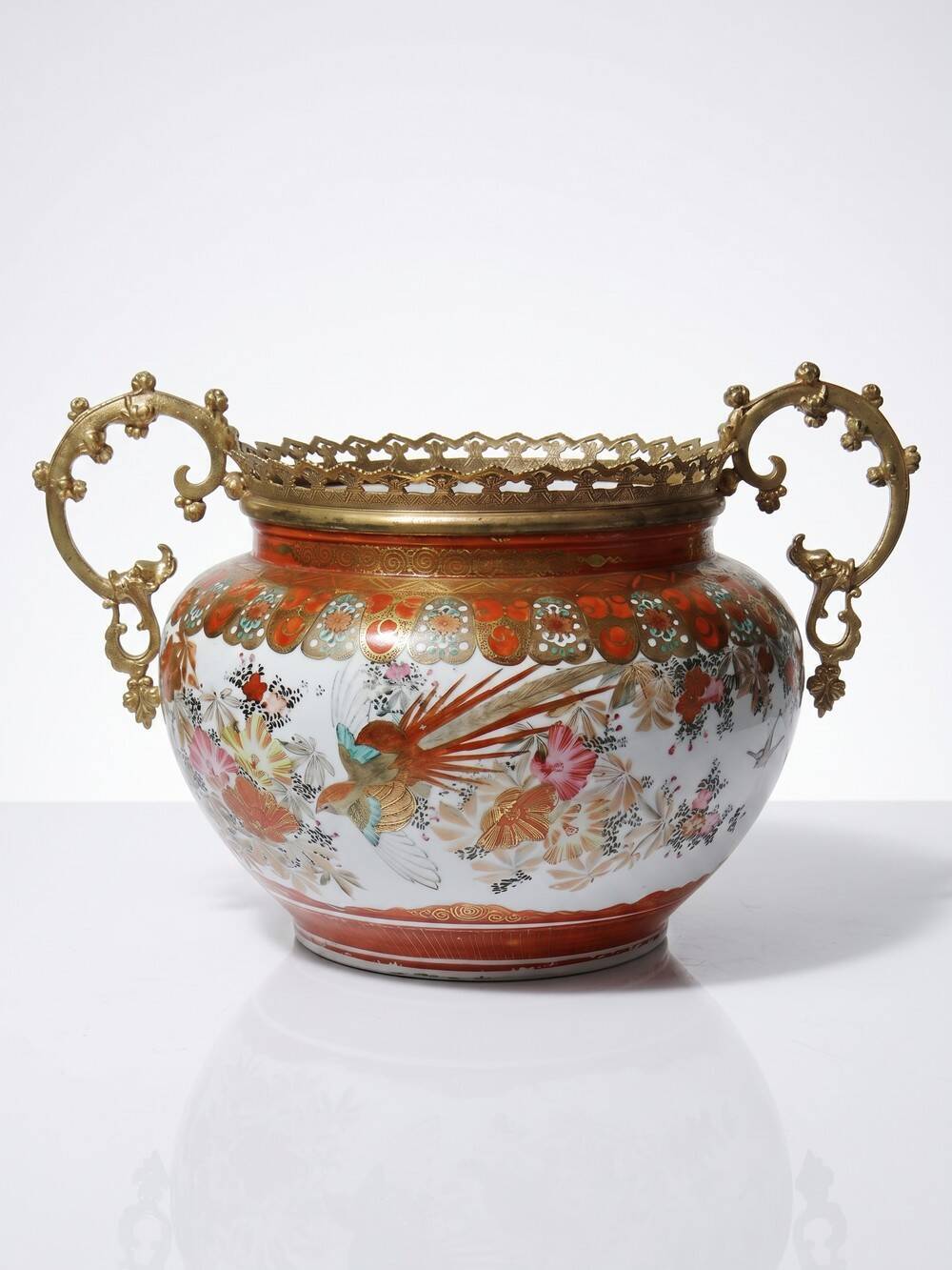 Cache-pot japonais en porcelaine Kutani et bronze, époque Meiji XIX-XXe
