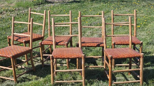 Chaise en châtaigner,  assise en cuir tressé