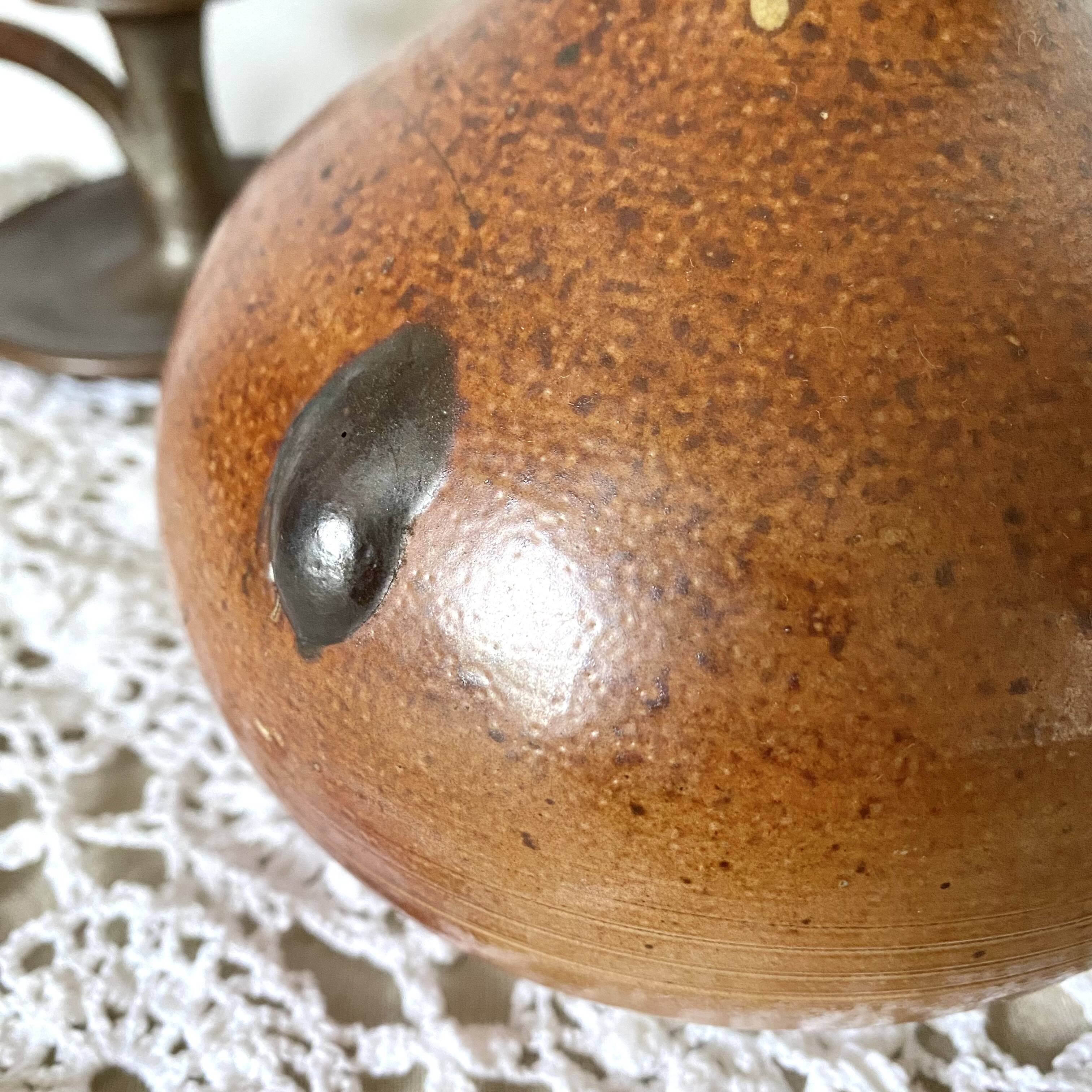 Single-flower vase, stoneware bottle
