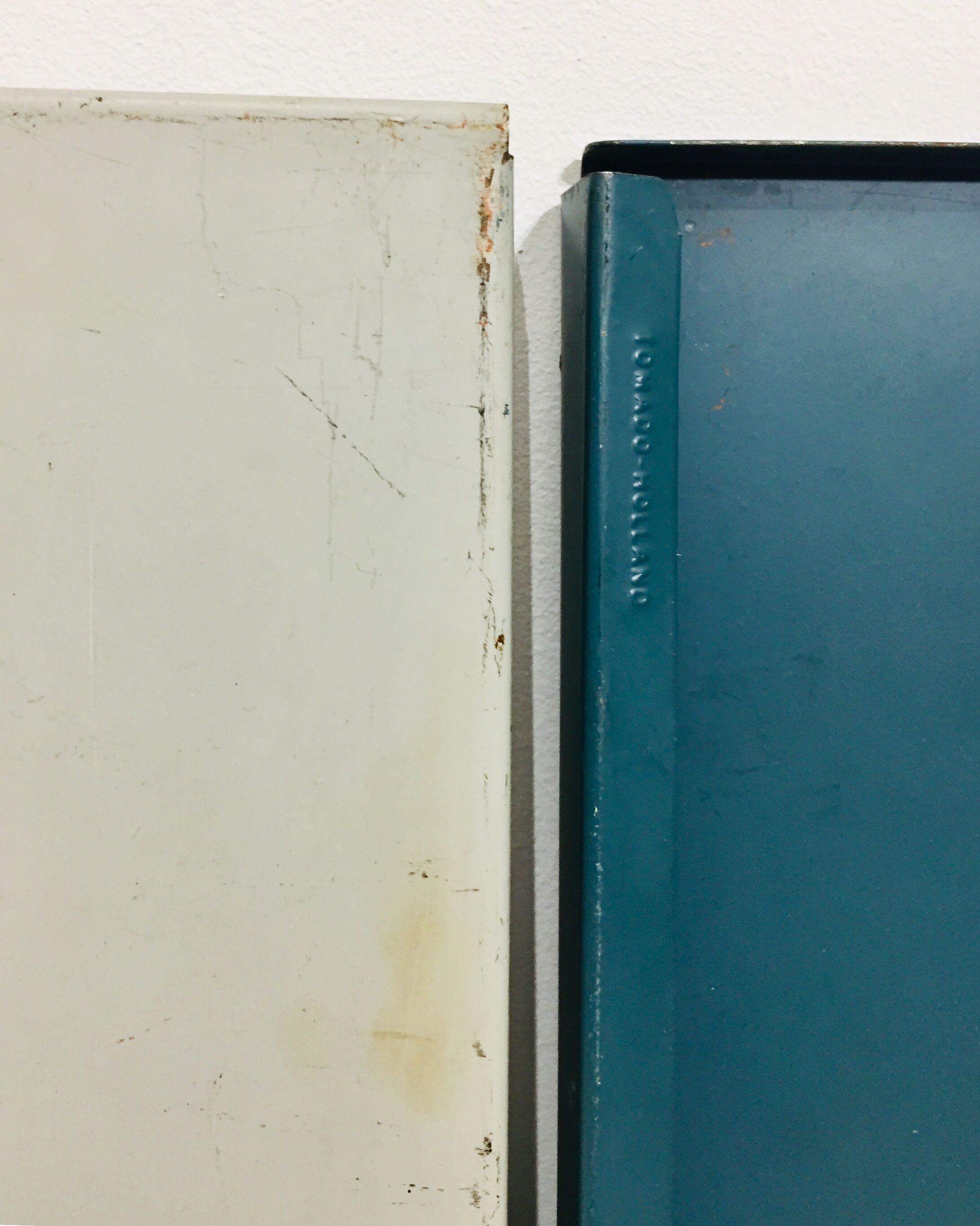 Metal wall shelf, Tomado edition