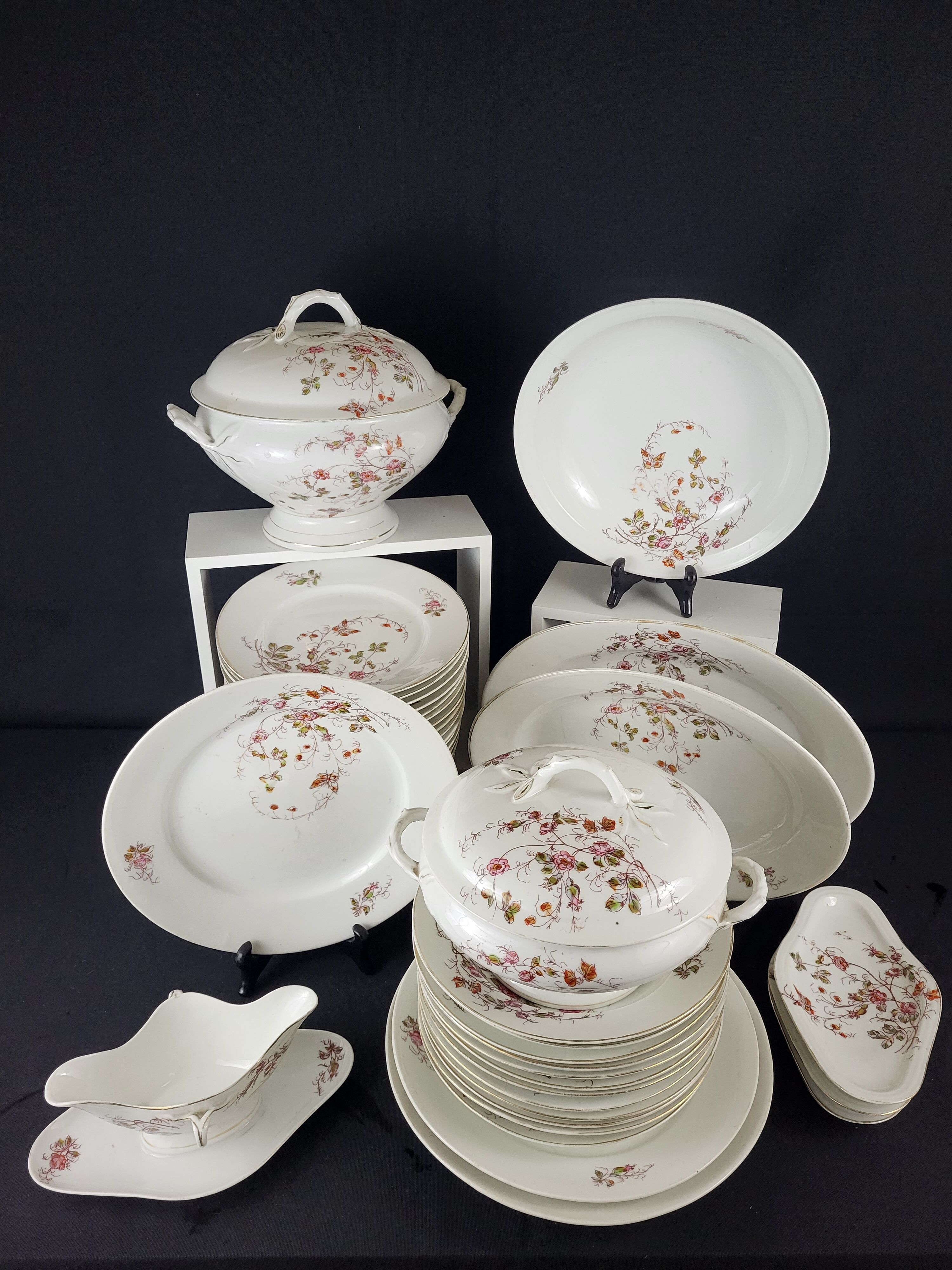 Porcelain table service Paris "à la ville St Denis" - New products
