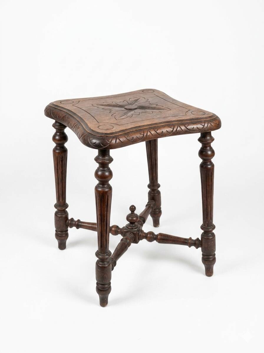 Tabouret ancien en bois sculpté en chêne massif