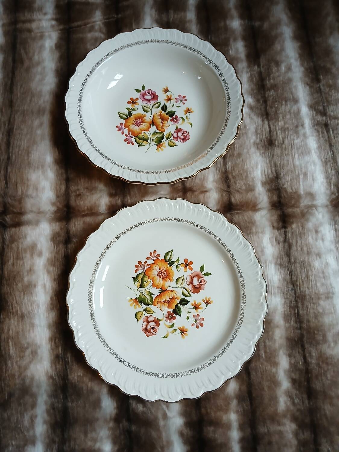 2 antique "Capri" plates