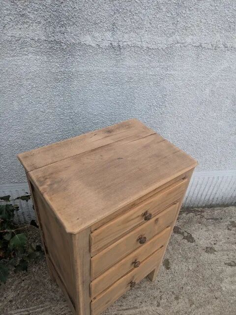 Petite commode.