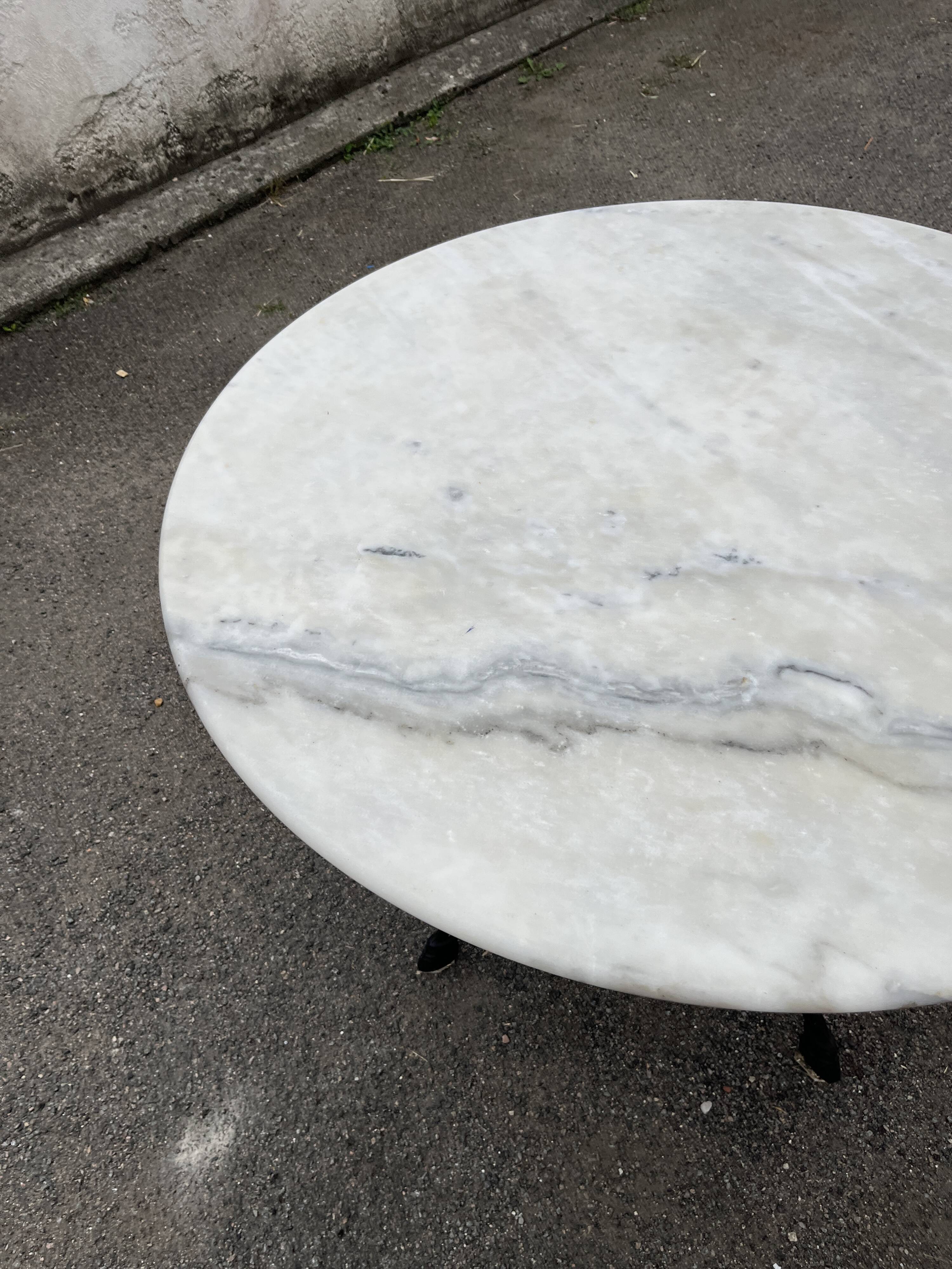 Table de bistrot ancienne - Plateau rond en marbre et piétement tripode