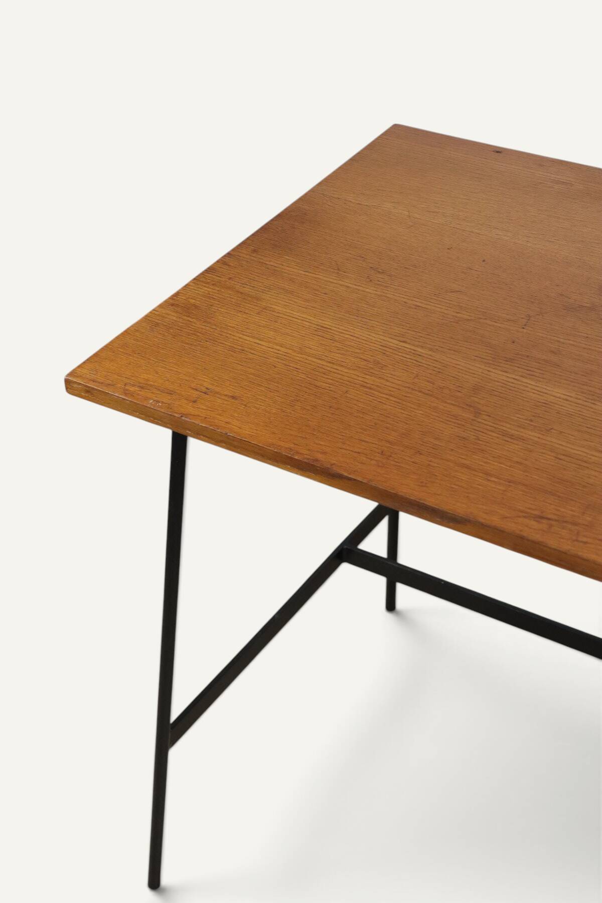 Bureau CM178 Pierre Paulin pour Thonet en chêne et métal noir – Années 1950