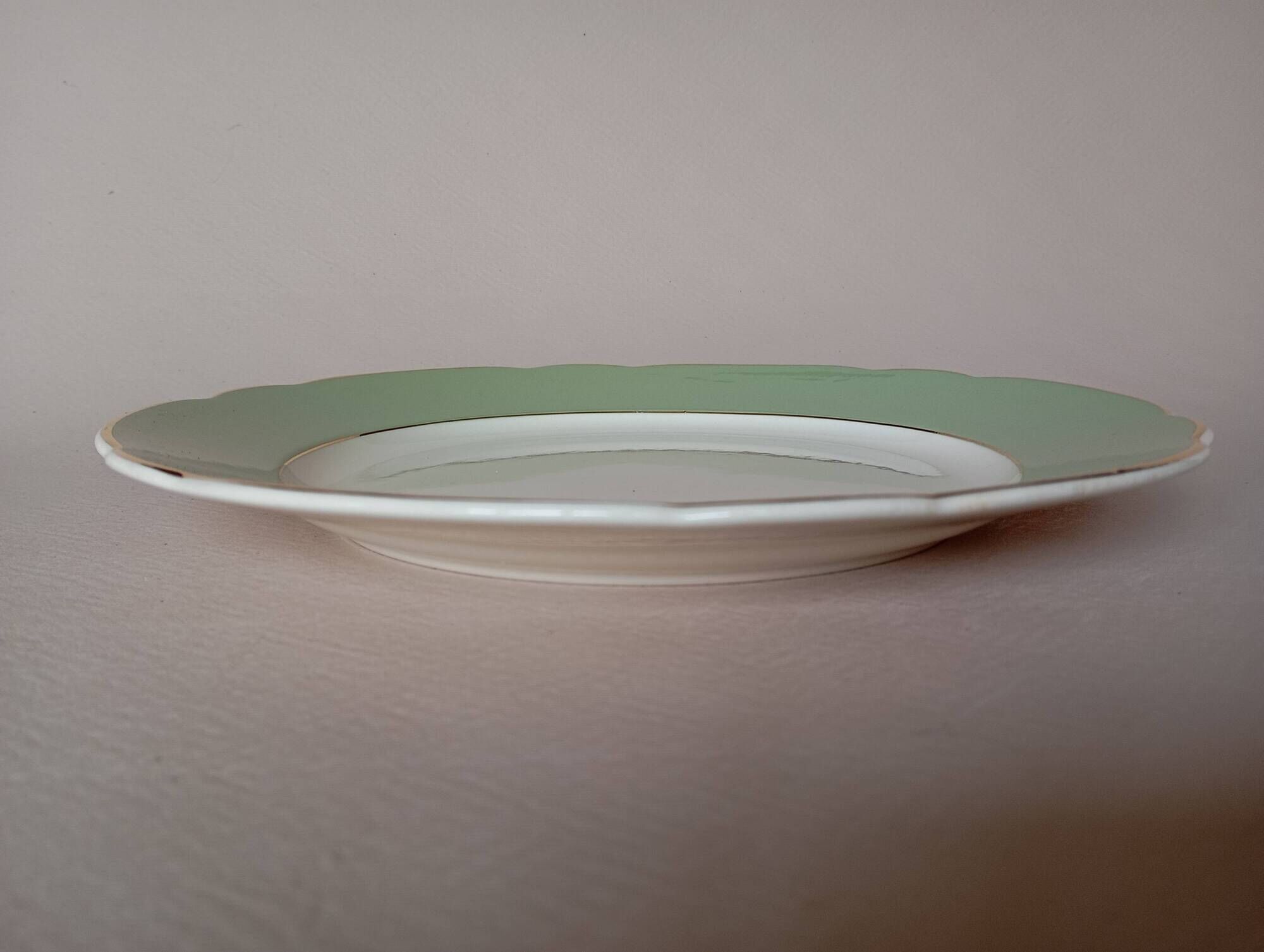 Villeroy & Boch Mettlach celadon and gold round dish, vintage 1960s