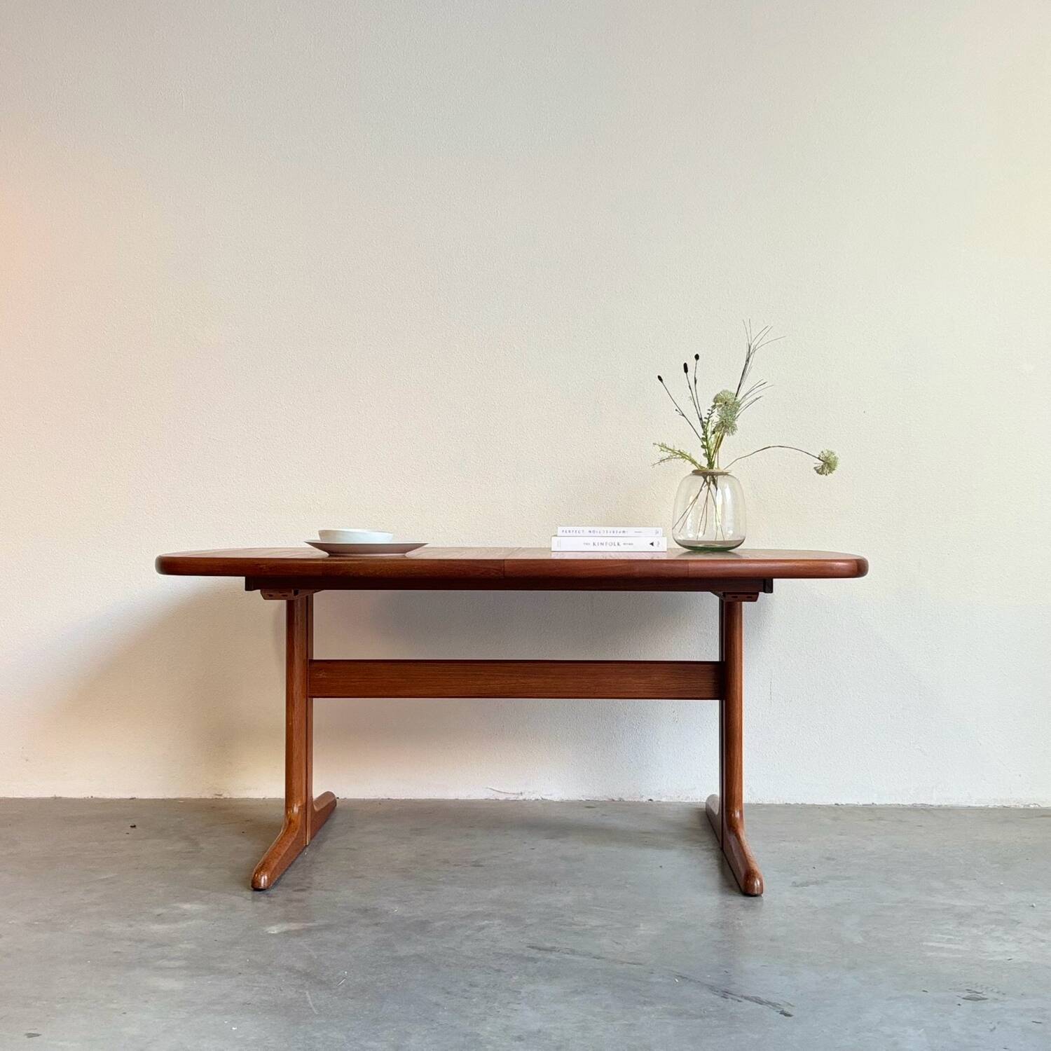 Vintage Skovby extendable oval table teak