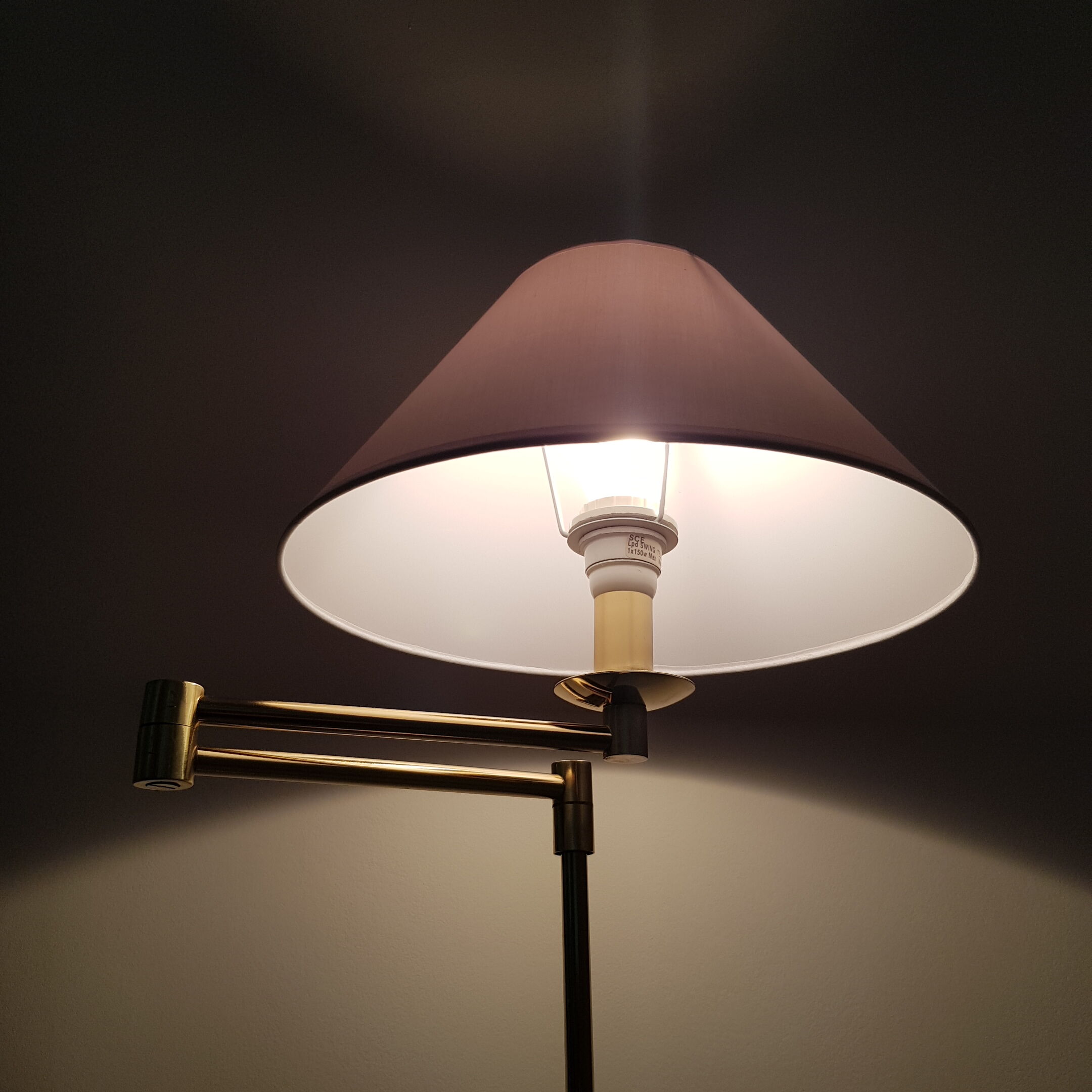 Vintage lamppost reader in gold steel publisher SCE