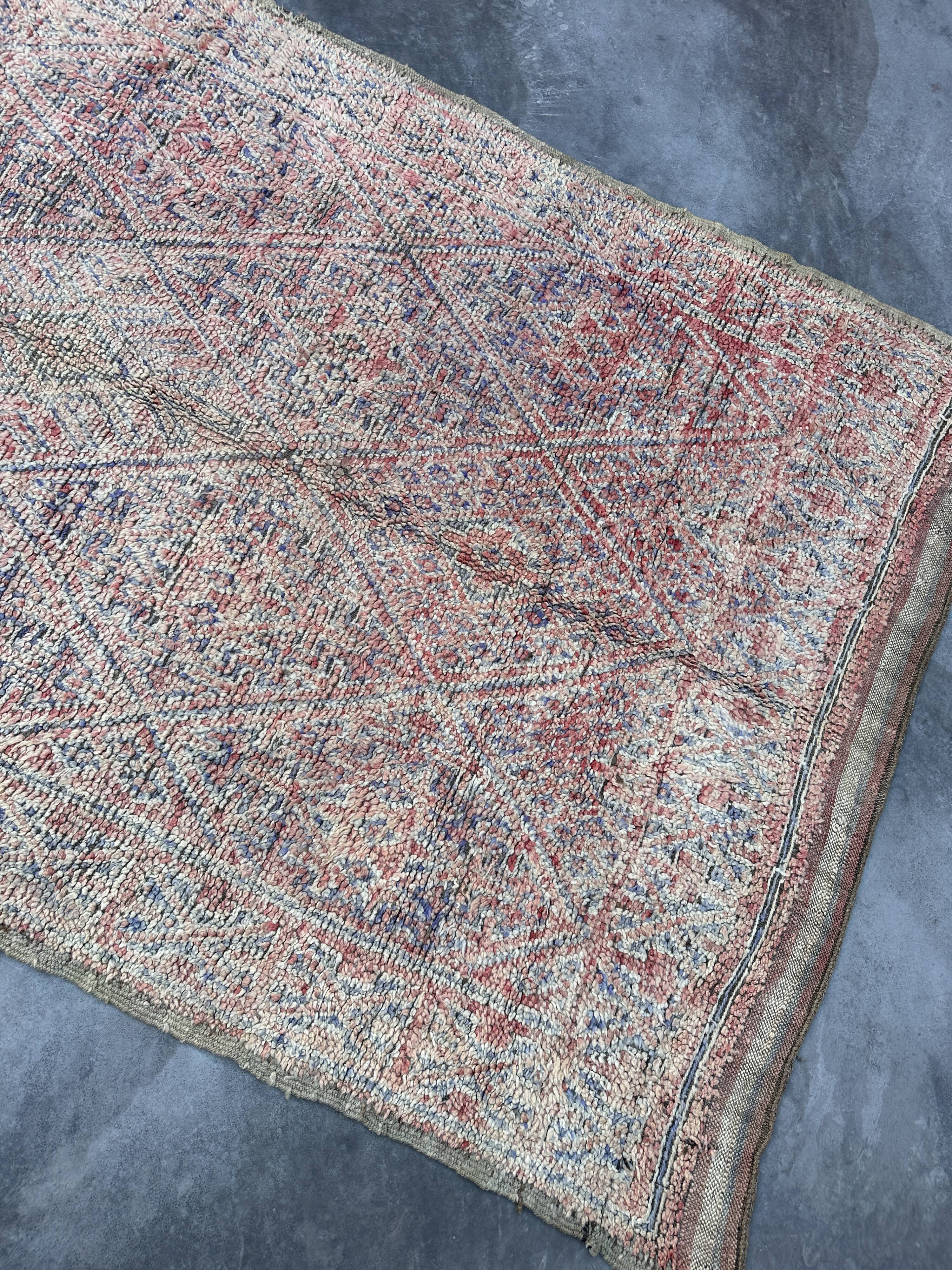 Colorful Beni M'guild Moroccan rug - 292 x 193 cm