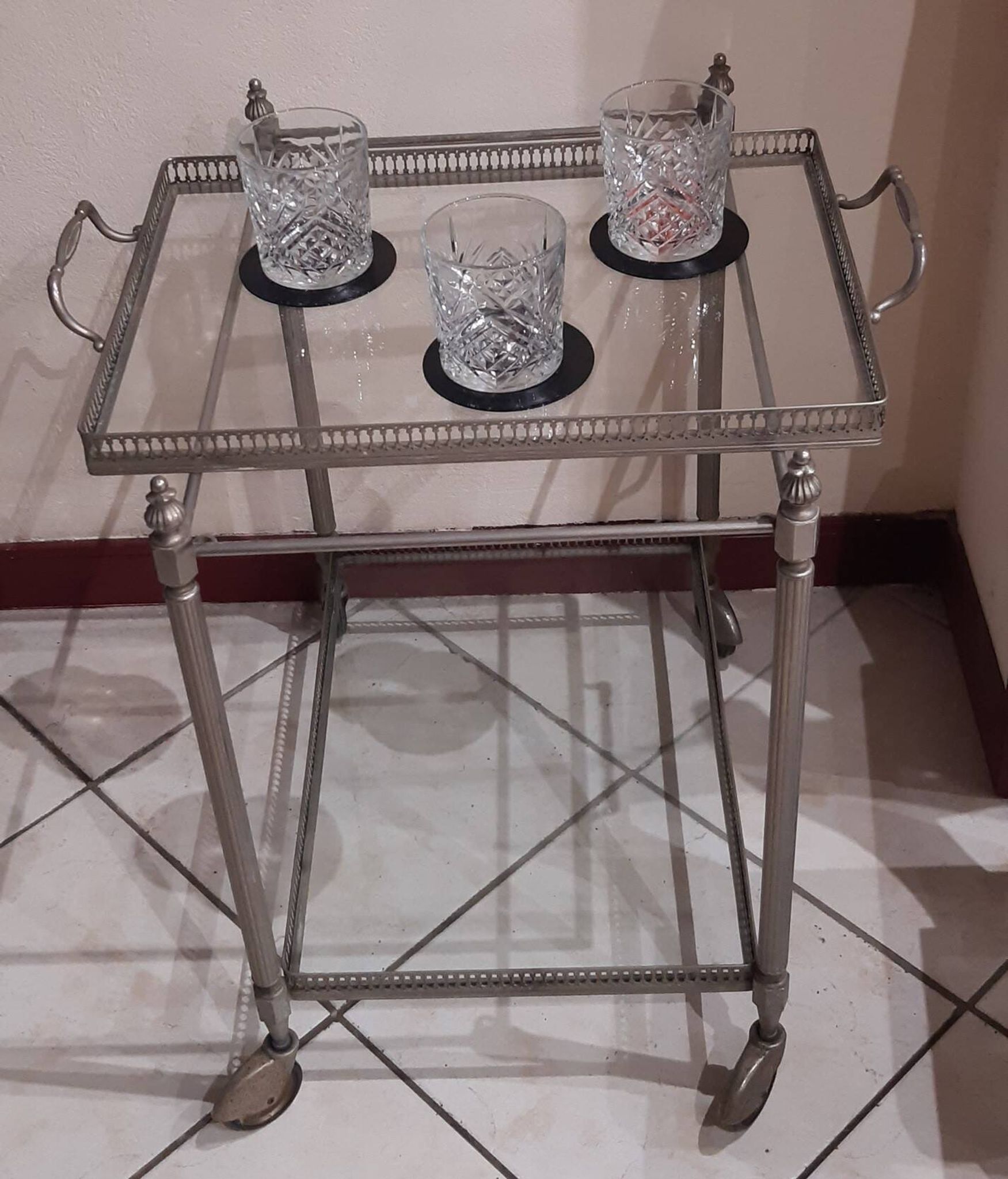 Desserte roulante en laiton argenté